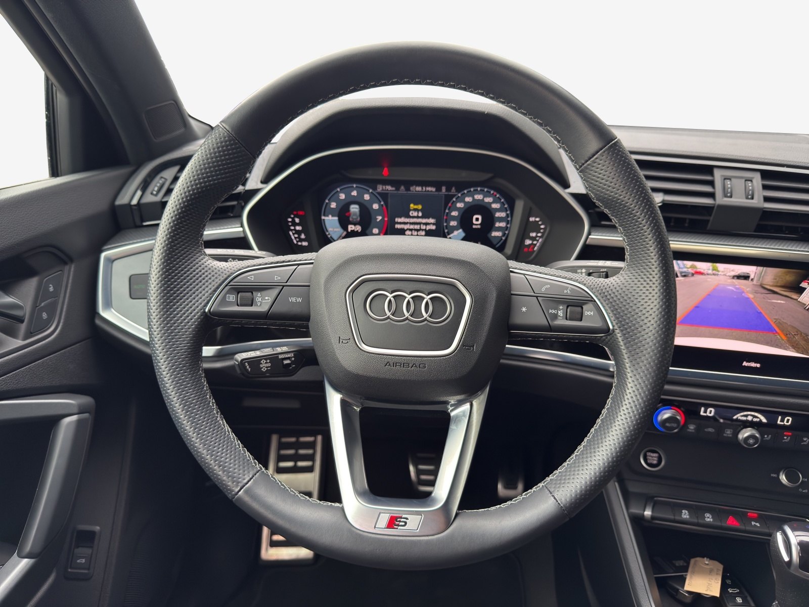 AUDI Q3 40 TFSI S line quattro S-tronic-image-9