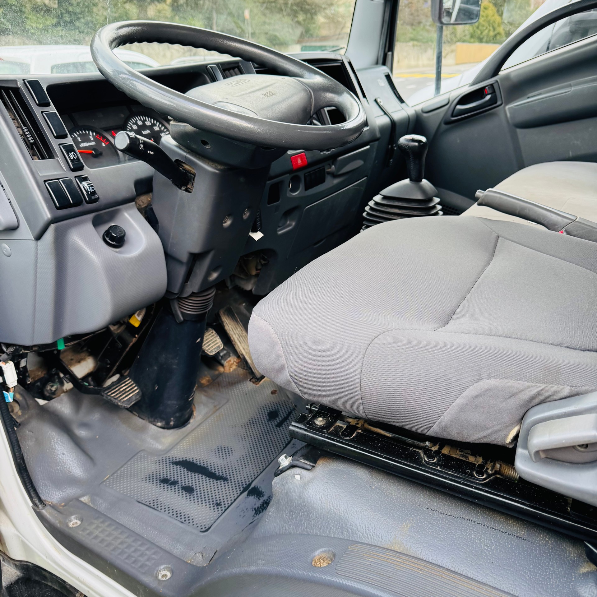 ISUZU NLR 85 - L 35 E-image-5