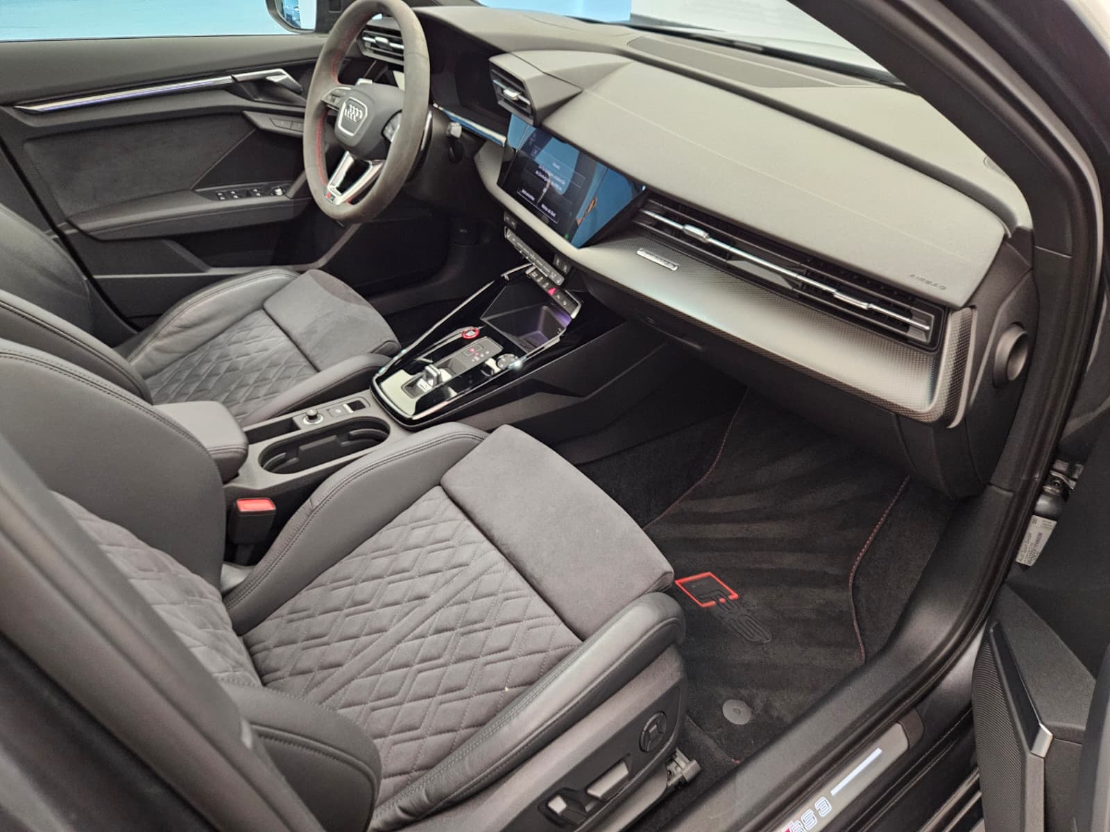 AUDI RS3 Sportback 2.5 TSI quattro S-tronic-image-11