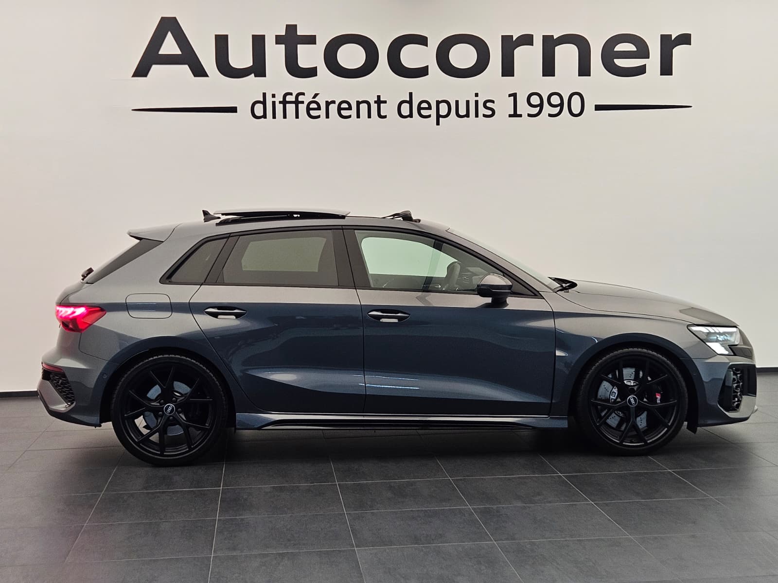 AUDI RS3 Sportback 2.5 TSI quattro S-tronic-image-5
