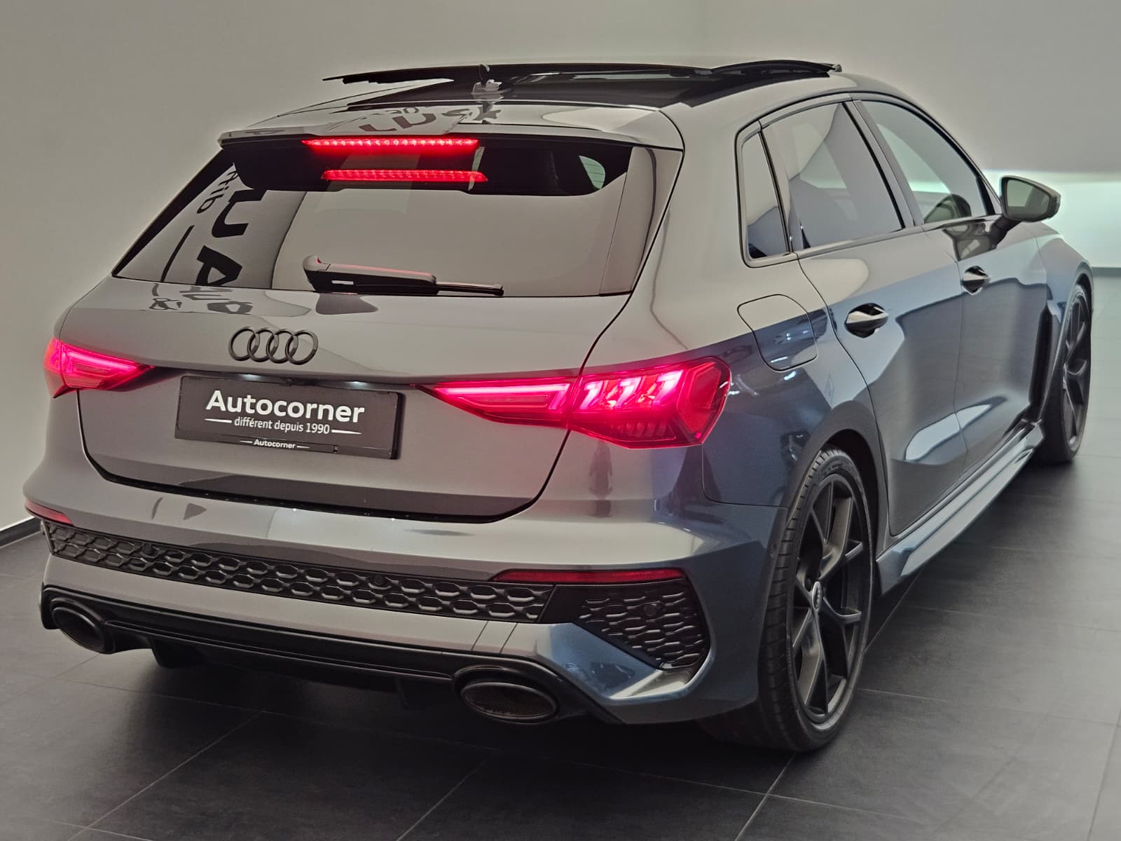 AUDI RS3 Sportback 2.5 TSI quattro S-tronic-image-6