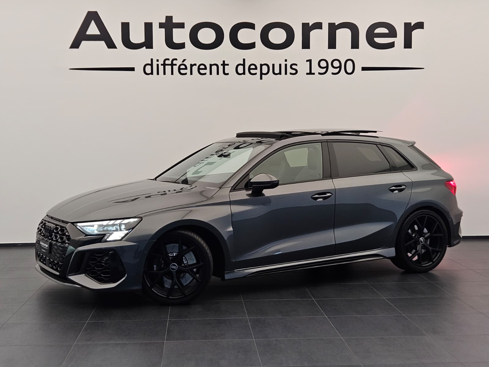 AUDI RS3 Sportback 2.5 TSI quattro S-tronic-image-0