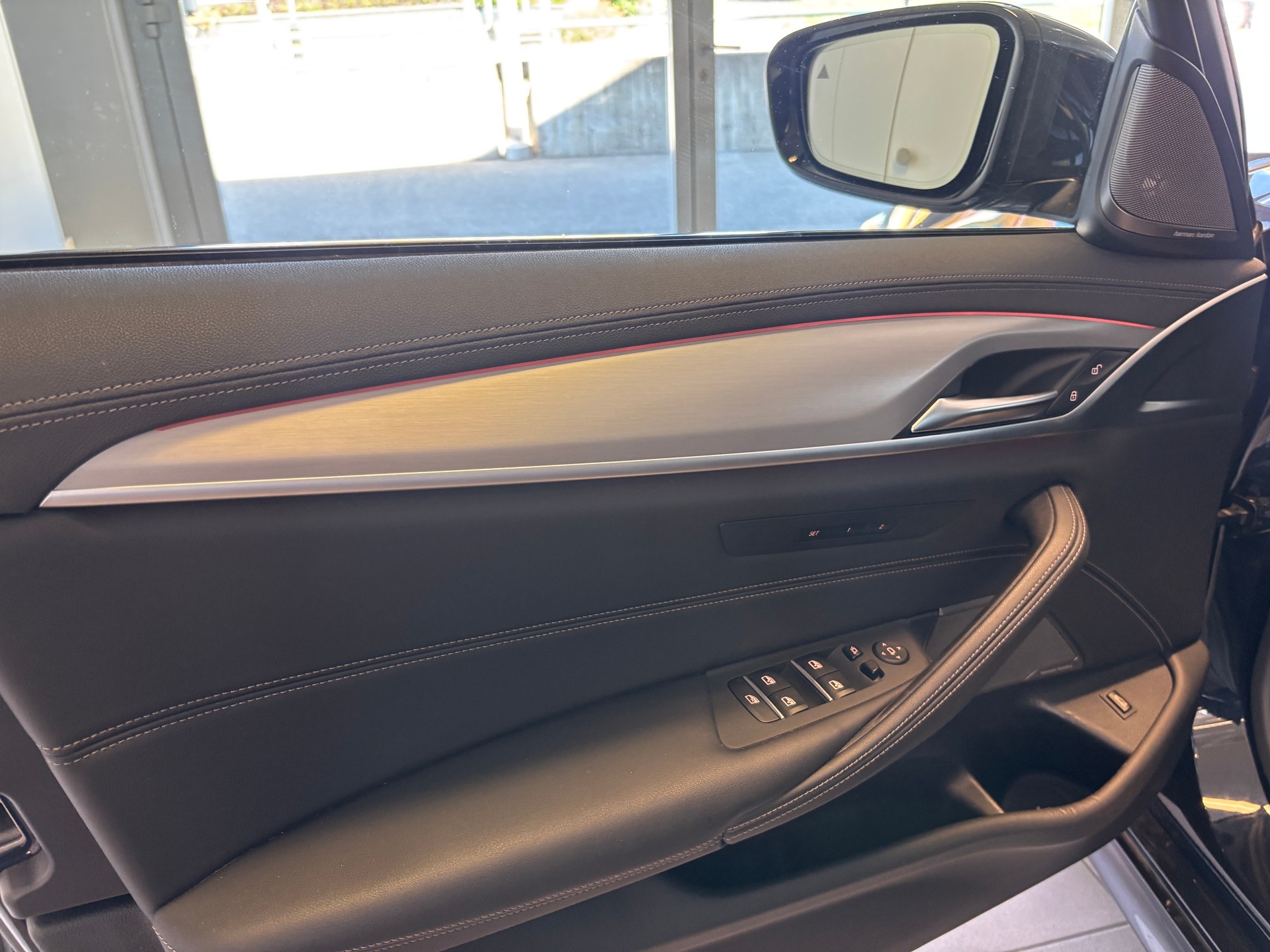 BMW 530d xDrive 48V M Sport Pro Steptronic-image-7