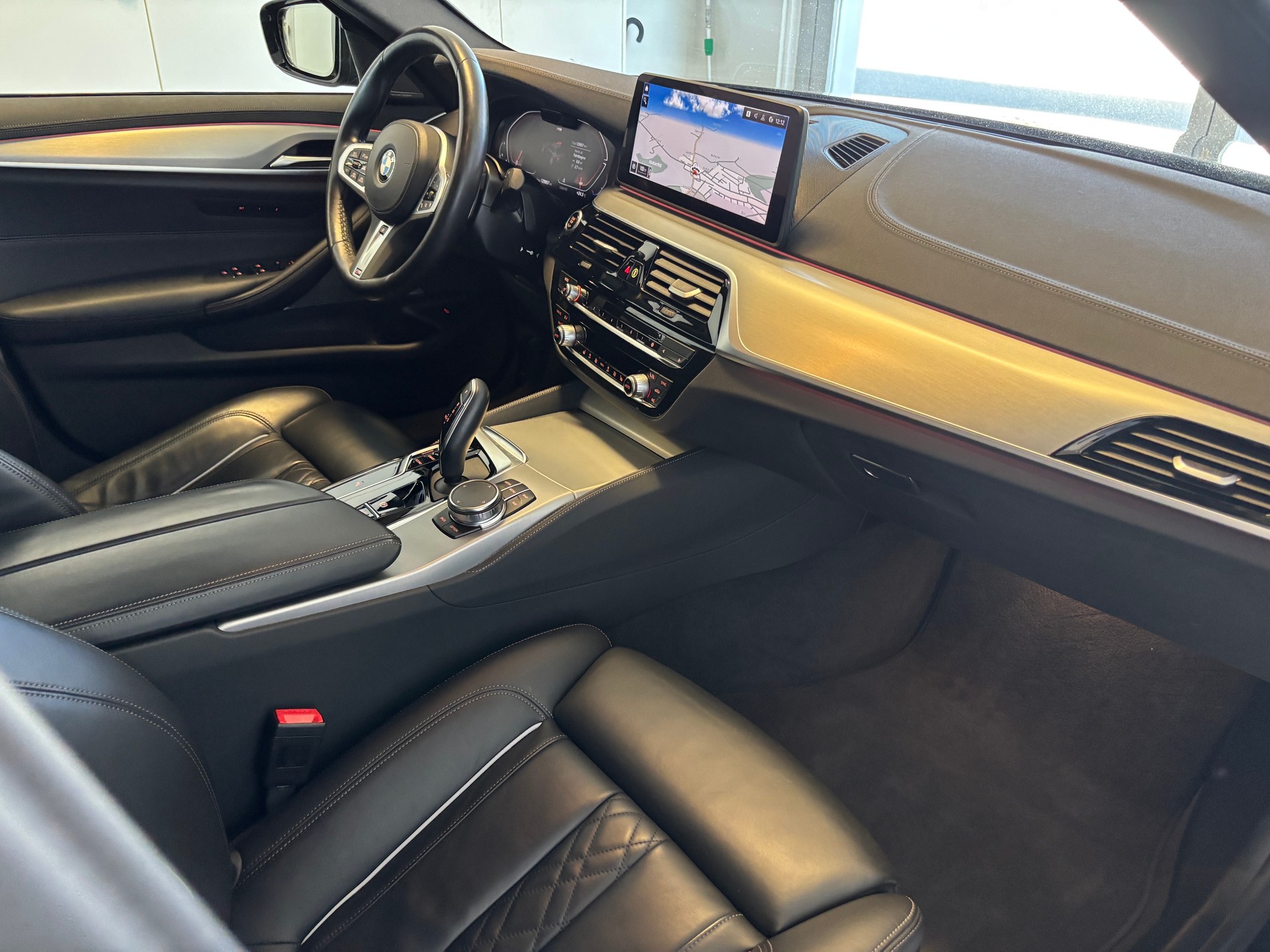 BMW 530d xDrive 48V M Sport Pro Steptronic-image-8