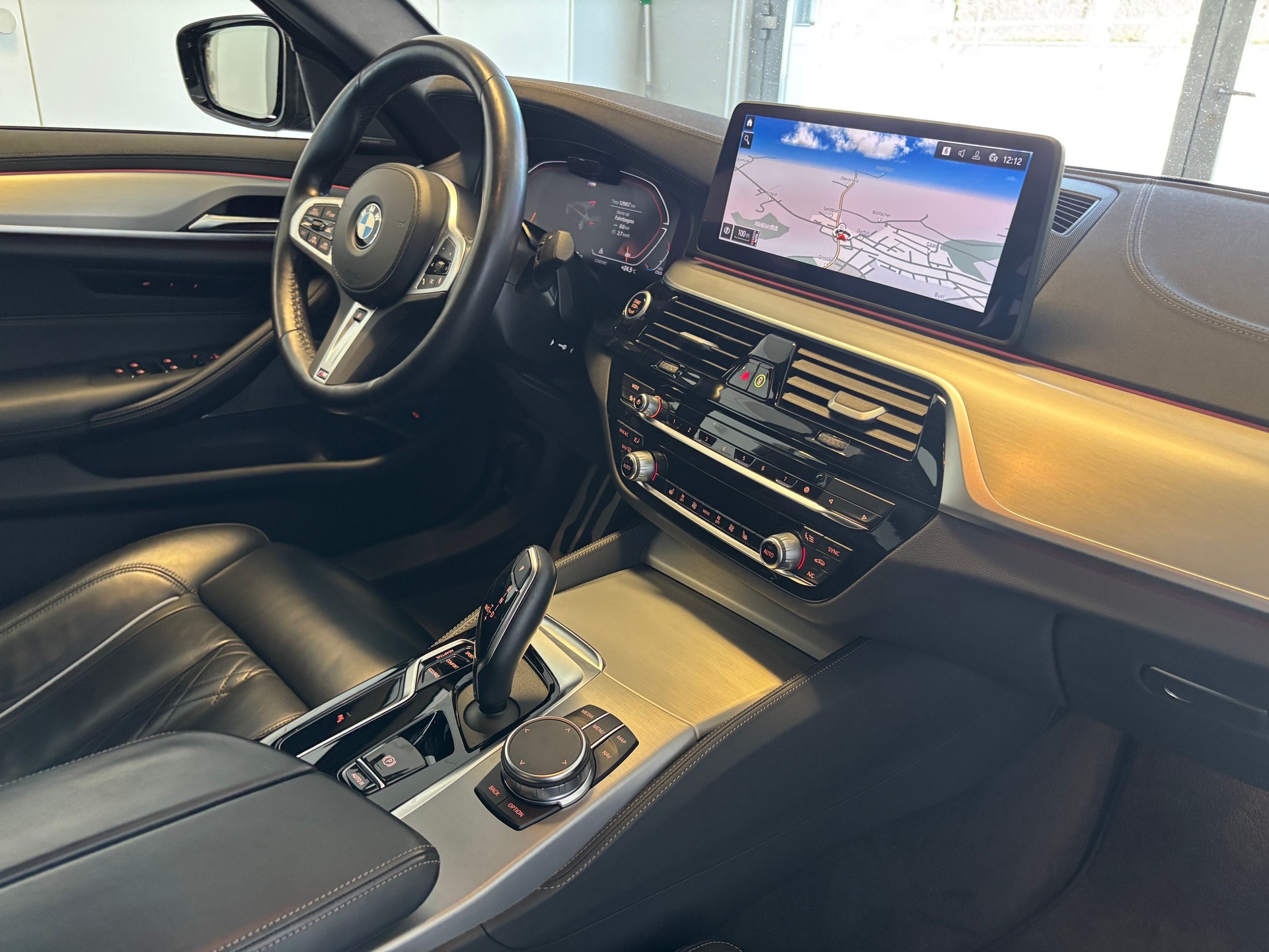 BMW 530d xDrive 48V M Sport Pro Steptronic-image-9