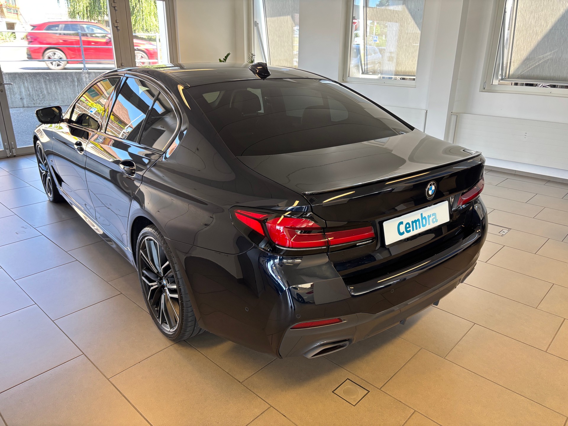 BMW 530d xDrive 48V M Sport Pro Steptronic-image-3