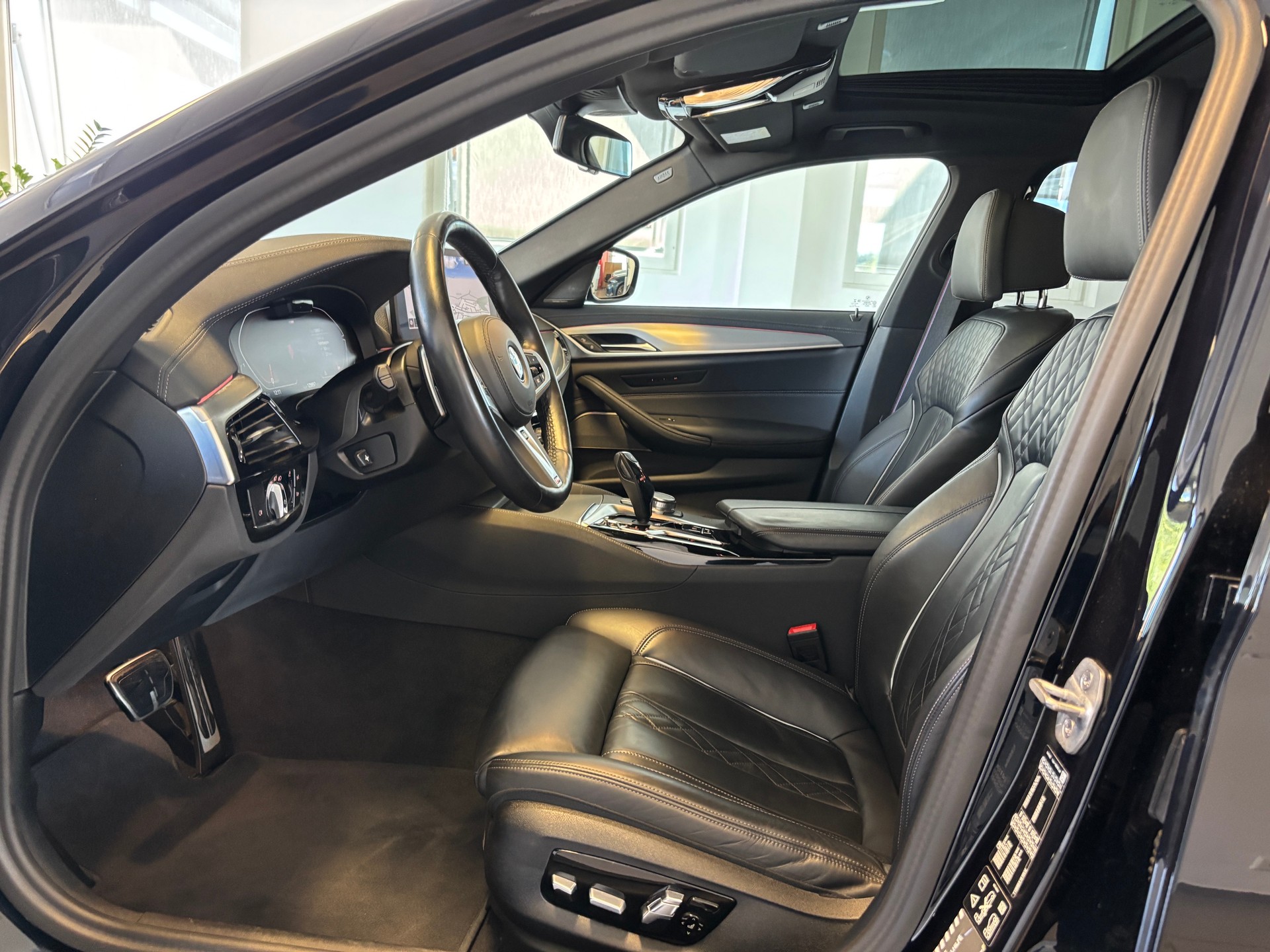 BMW 530d xDrive 48V M Sport Pro Steptronic-image-6