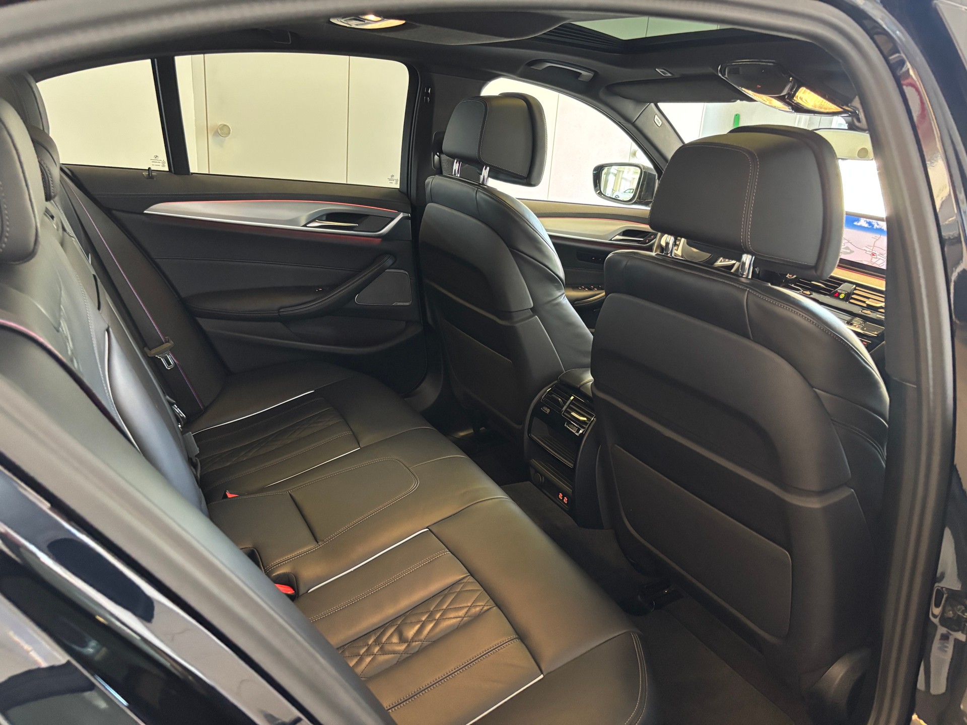 BMW 530d xDrive 48V M Sport Pro Steptronic-image-14