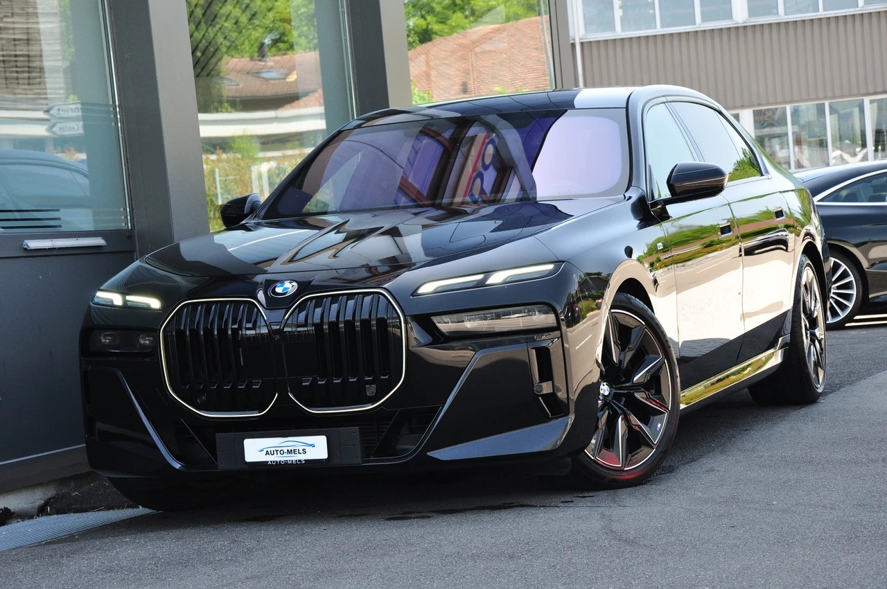 BMW 740d xDrive 48V M Sport Pro Steptronic-image-2