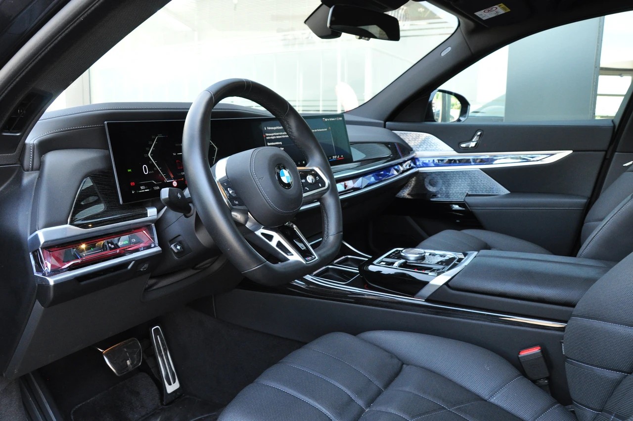 BMW 740d xDrive 48V M Sport Pro Steptronic-image-9