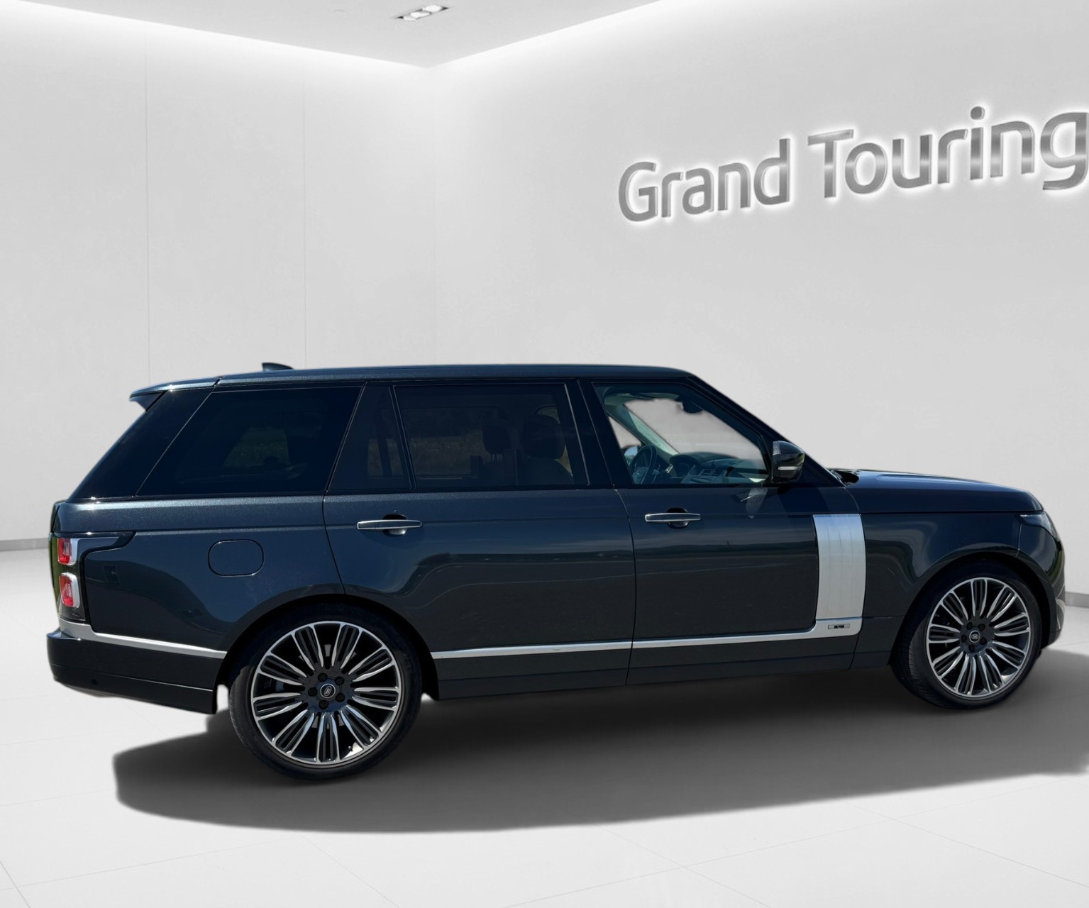 LAND ROVER Range Rover LWB 5.0 V8 S/C AB Automatic-image-3