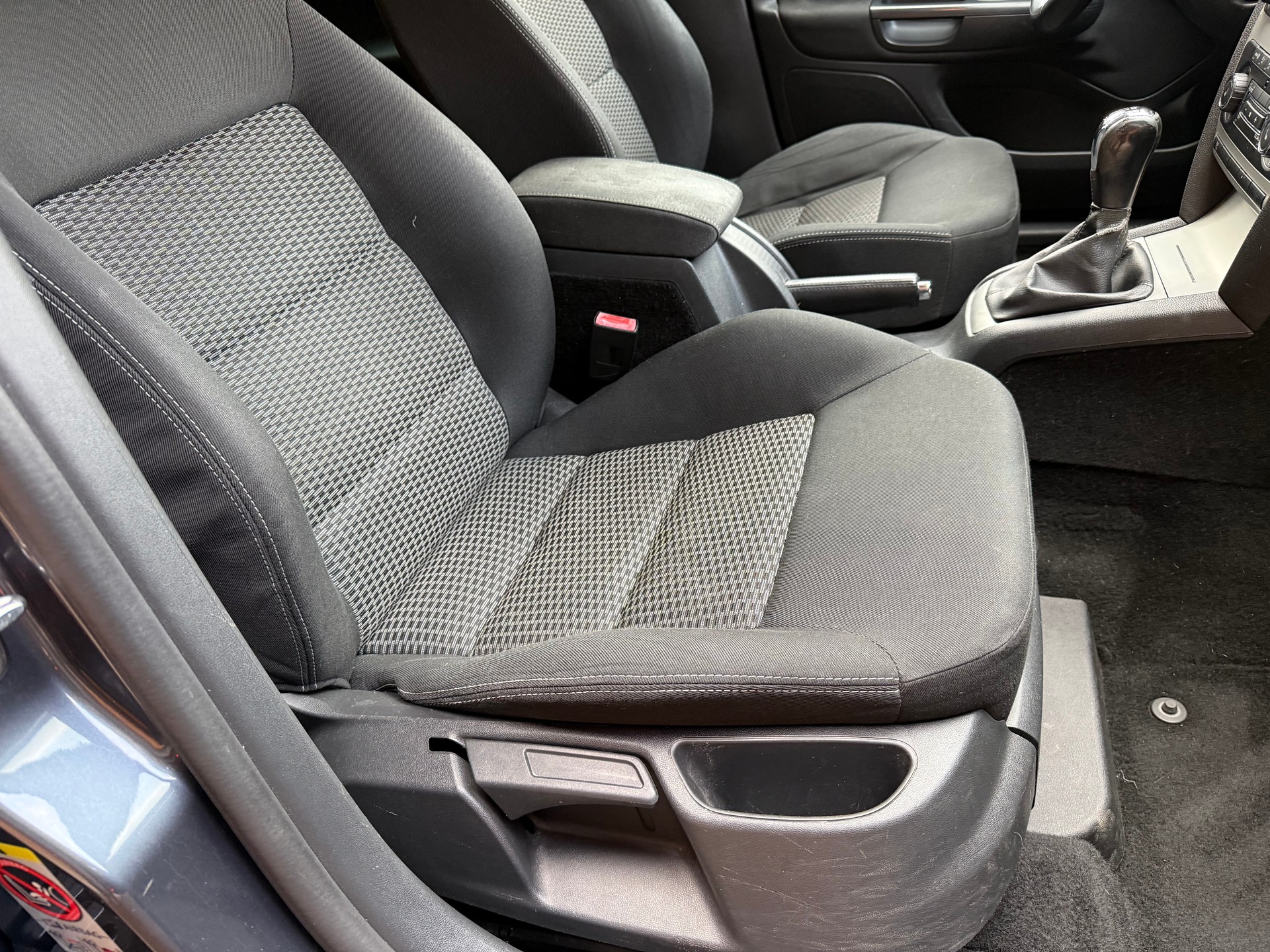 SKODA Octavia Combi 1.8 TSI Elegance-image-9