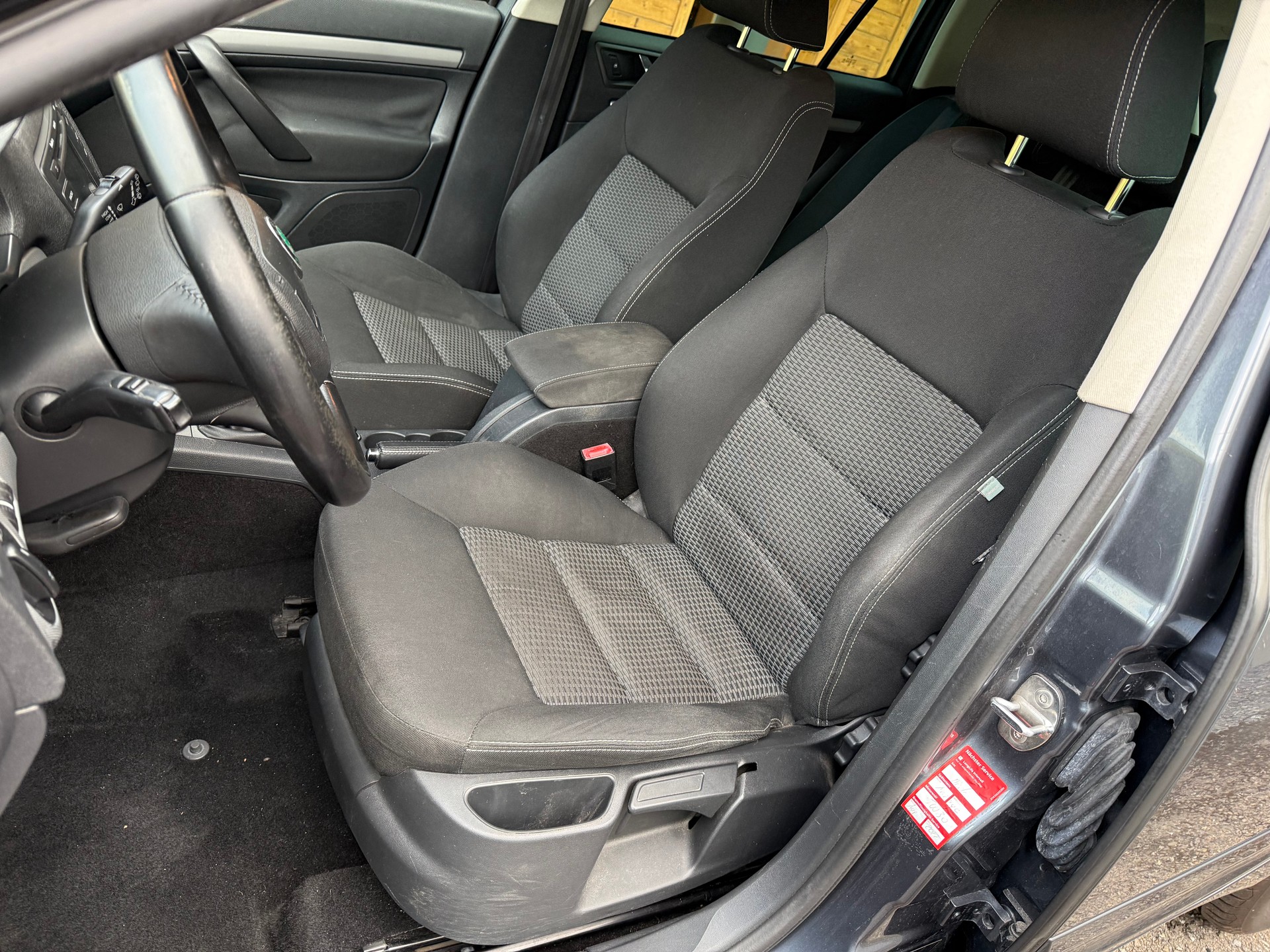 SKODA Octavia Combi 1.8 TSI Elegance-image-3