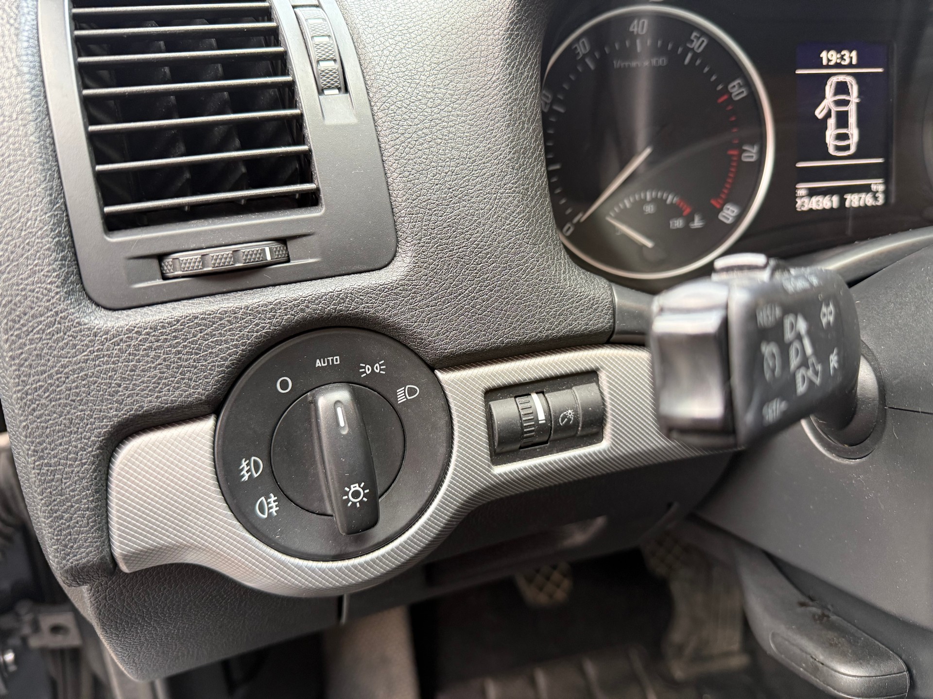 SKODA Octavia Combi 1.8 TSI Elegance-image-7