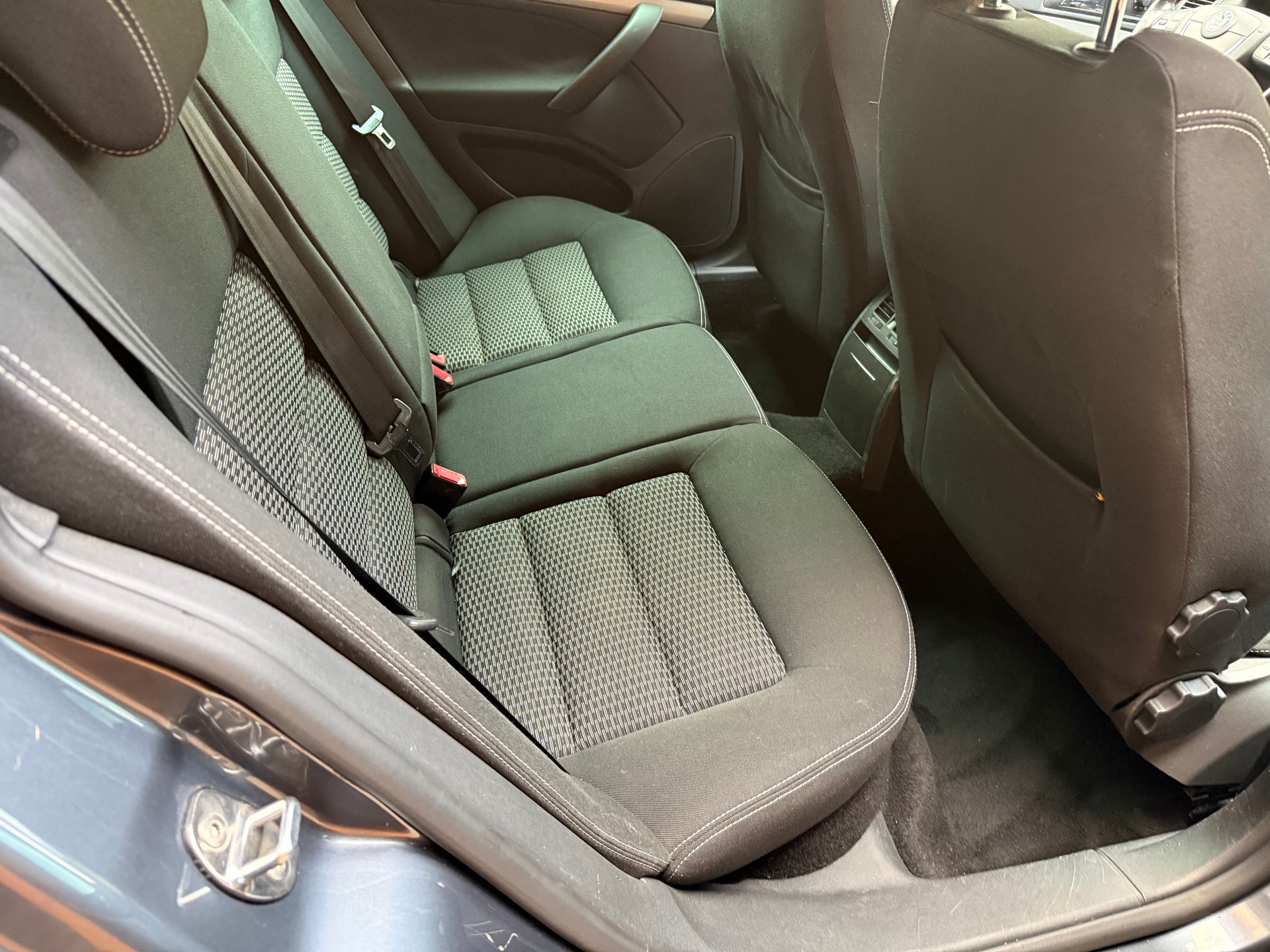SKODA Octavia Combi 1.8 TSI Elegance-image-8
