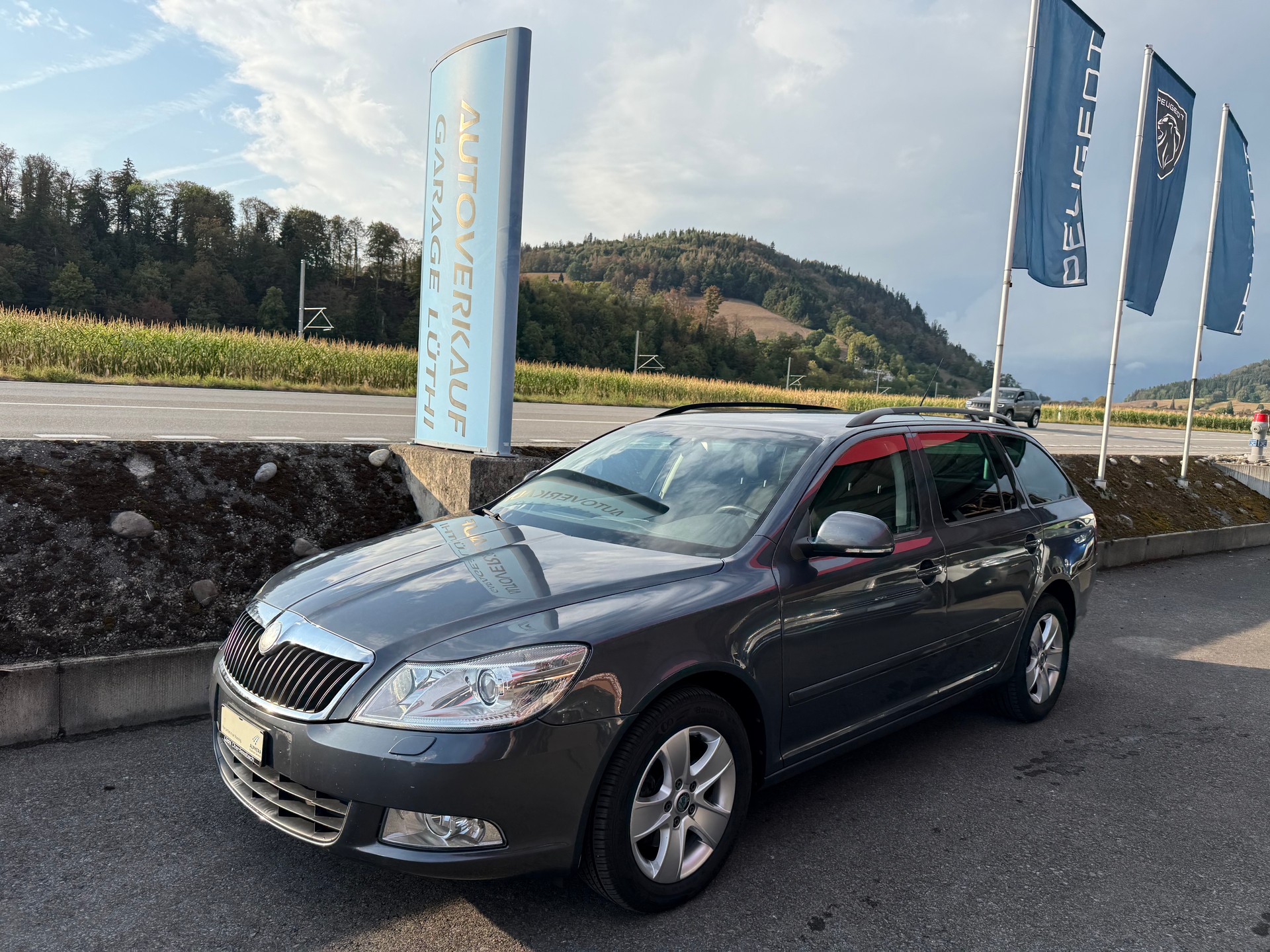 SKODA Octavia Combi 1.8 TSI Elegance-image-0