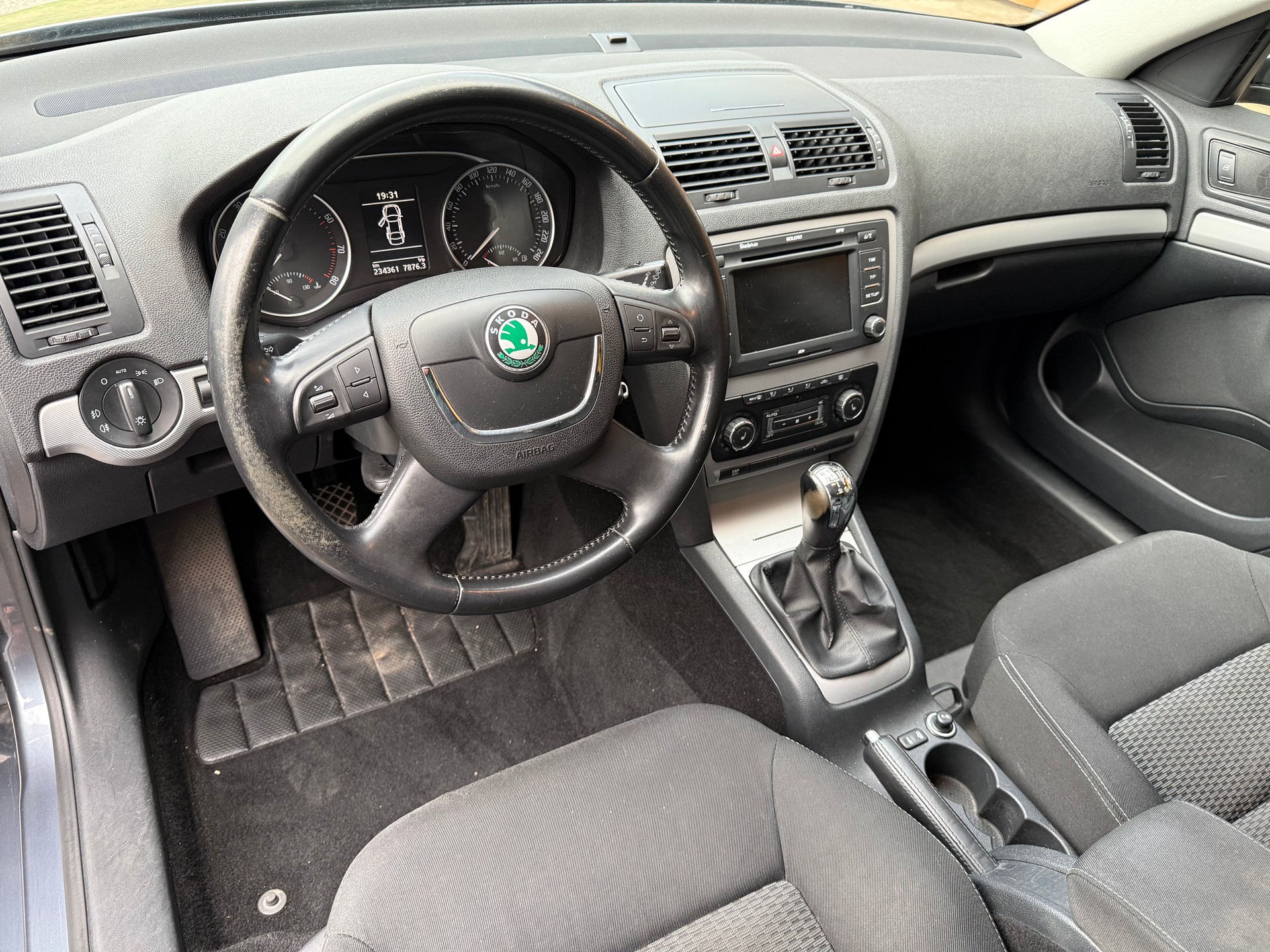 SKODA Octavia Combi 1.8 TSI Elegance-image-2