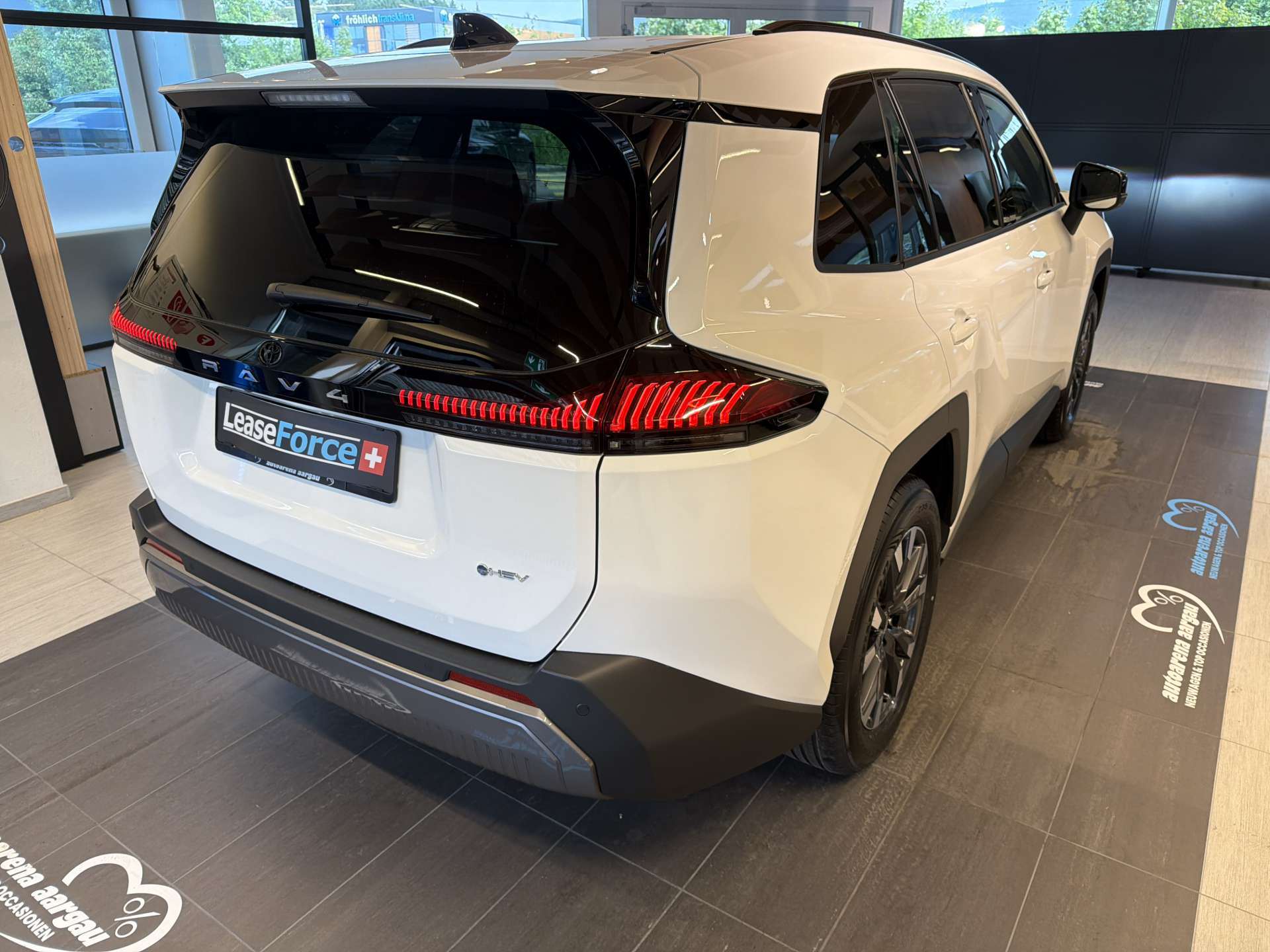 TOYOTA RAV-4 2.5 HSD Trend e-CVT AWD NEUES MODELL Automat-image-2