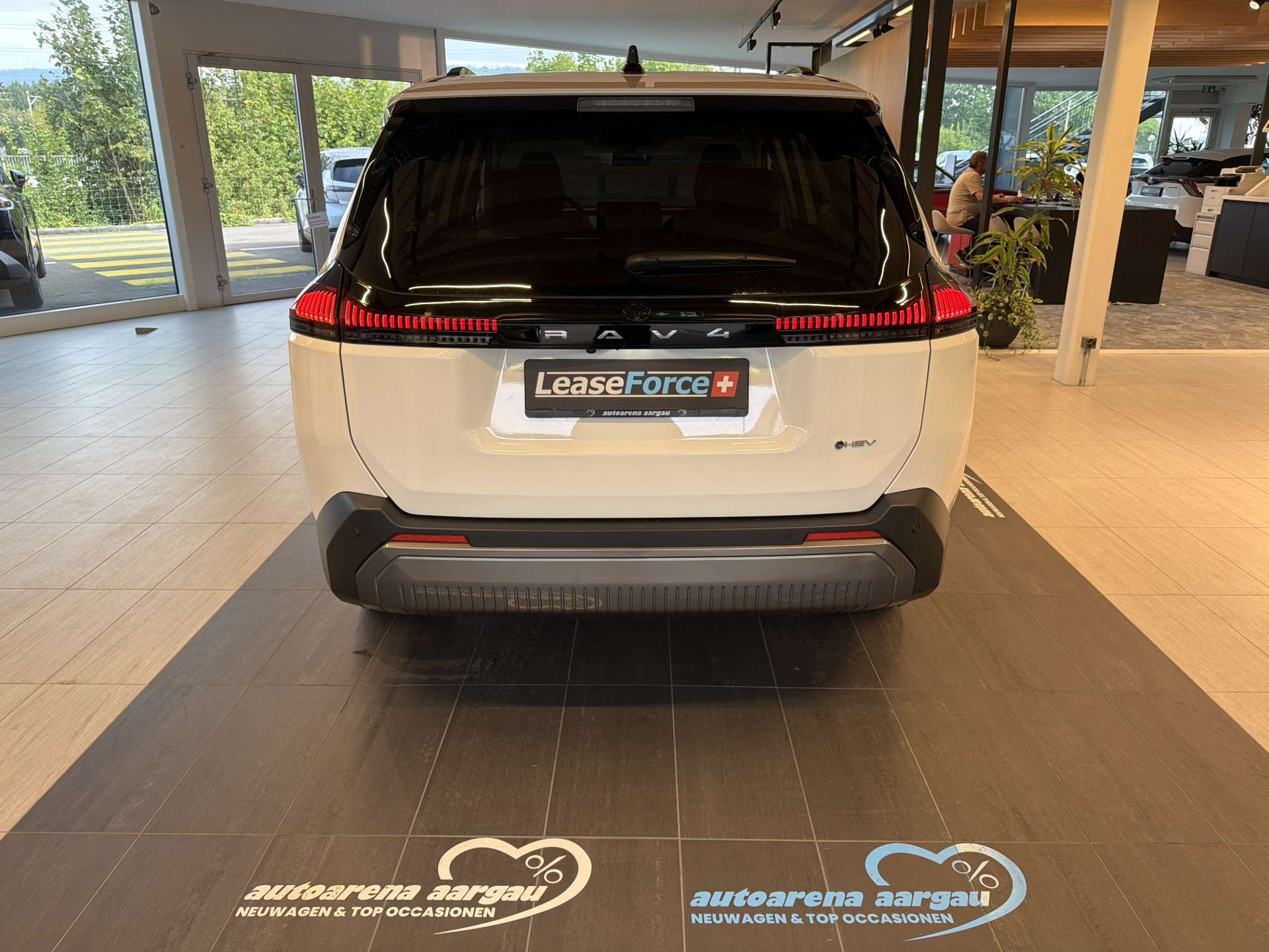 TOYOTA RAV-4 2.5 HSD Trend e-CVT AWD NEUES MODELL Automat-image-12