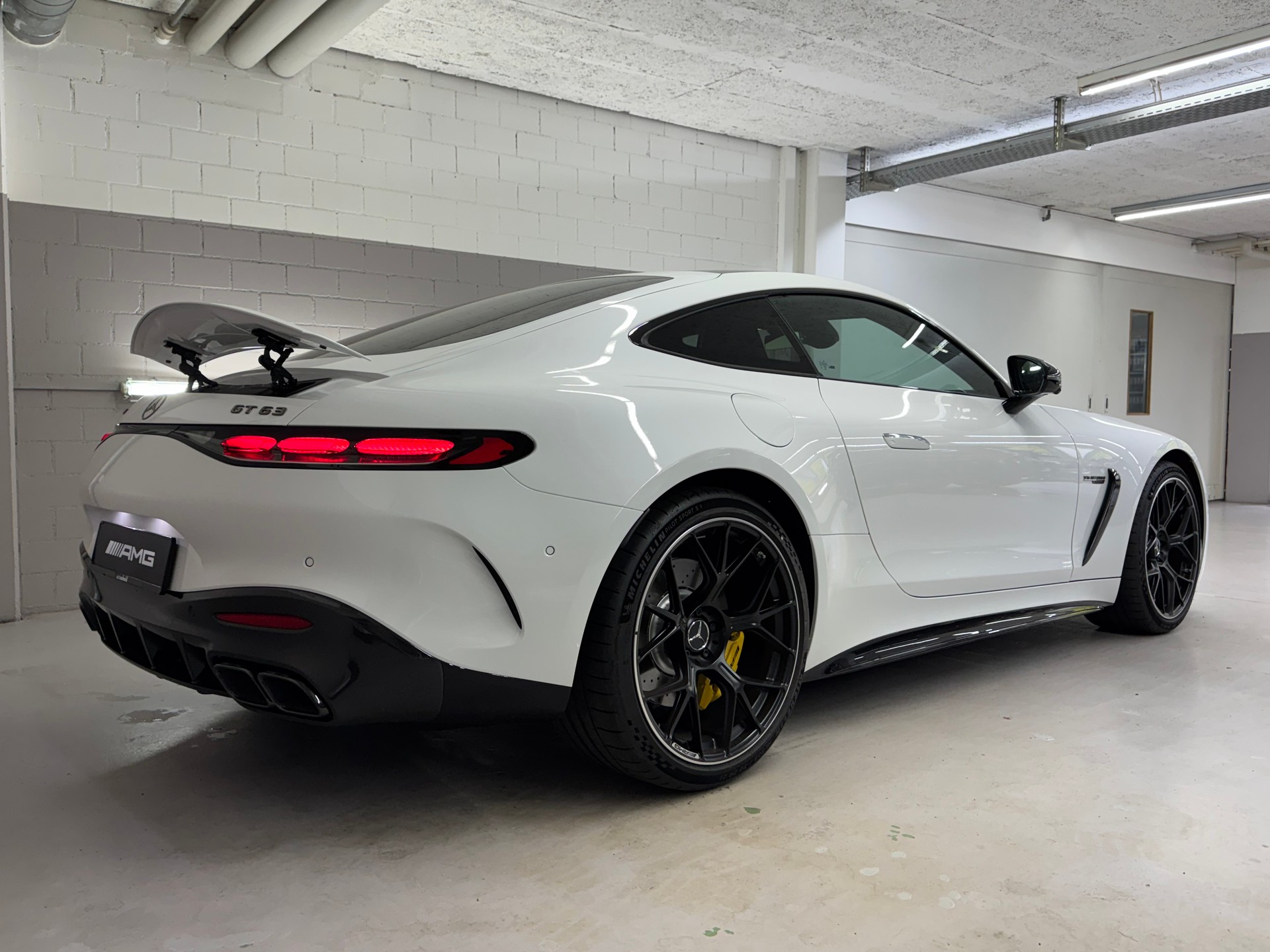 MERCEDES-BENZ AMG GT 63 4Matic+ Executive Edition-image-6