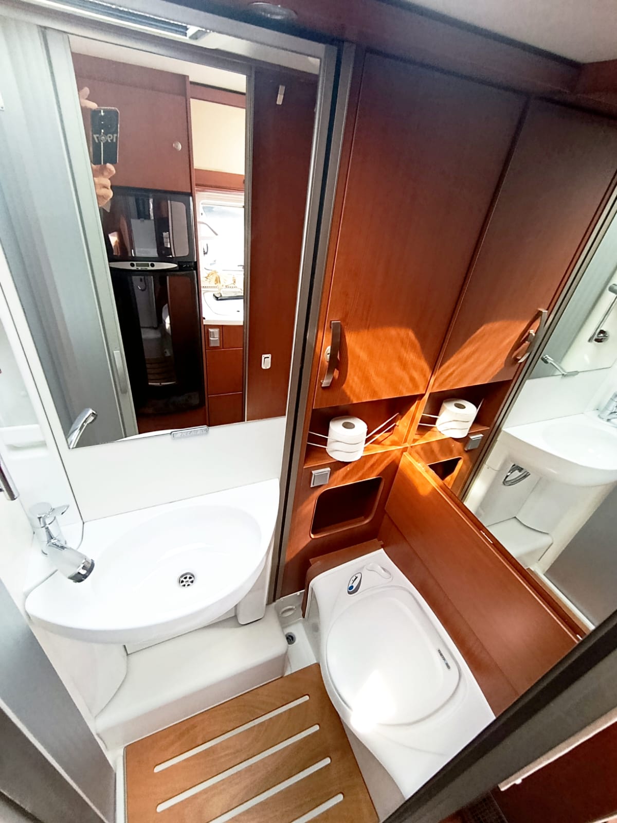HYMER Exsis-i 578 ***Integrierter Luxus mit PKW-Führerschein ***-image-19