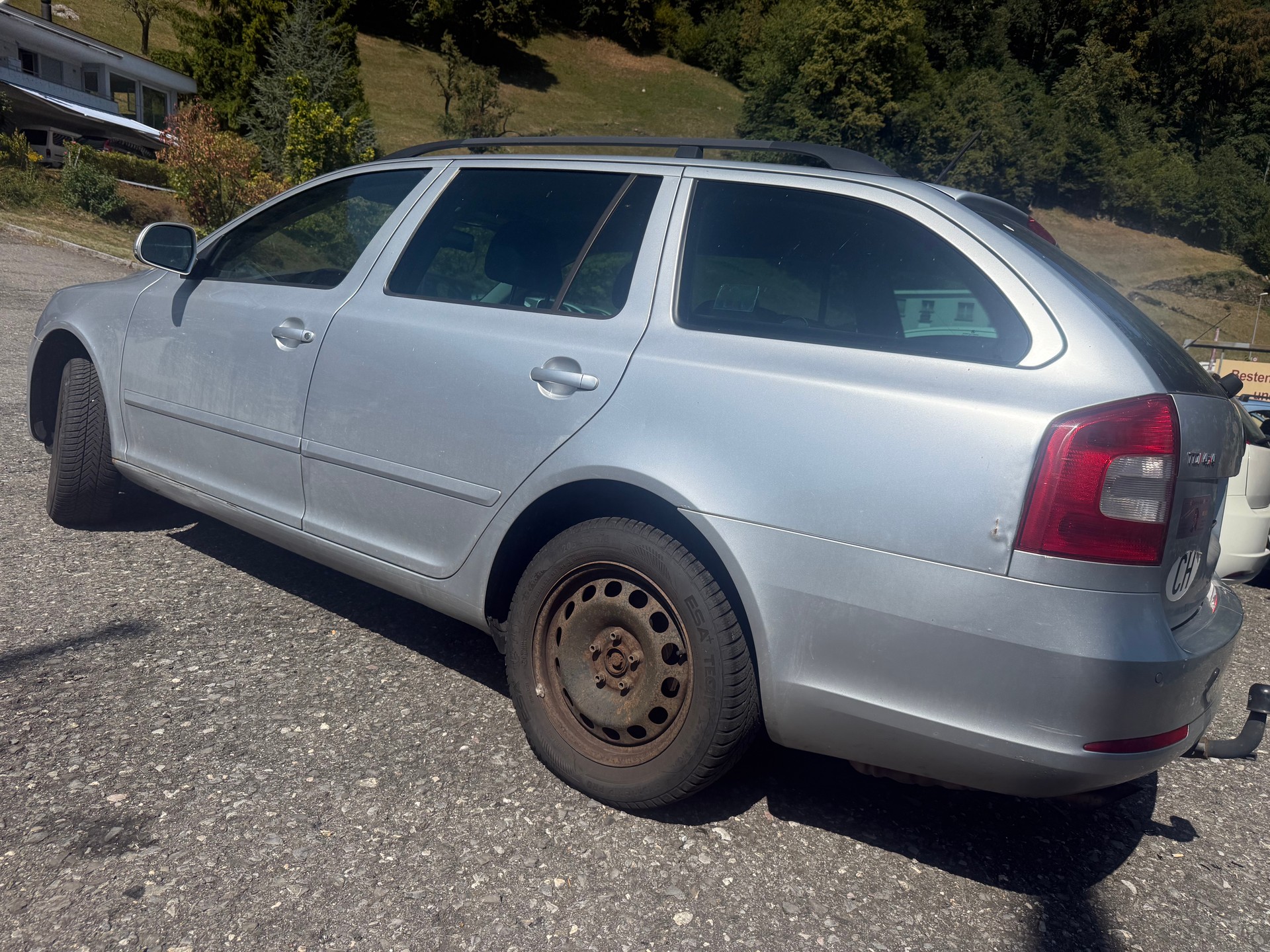 SKODA Octavia Combi 2.0 TDI Elegance 4x4-image-2