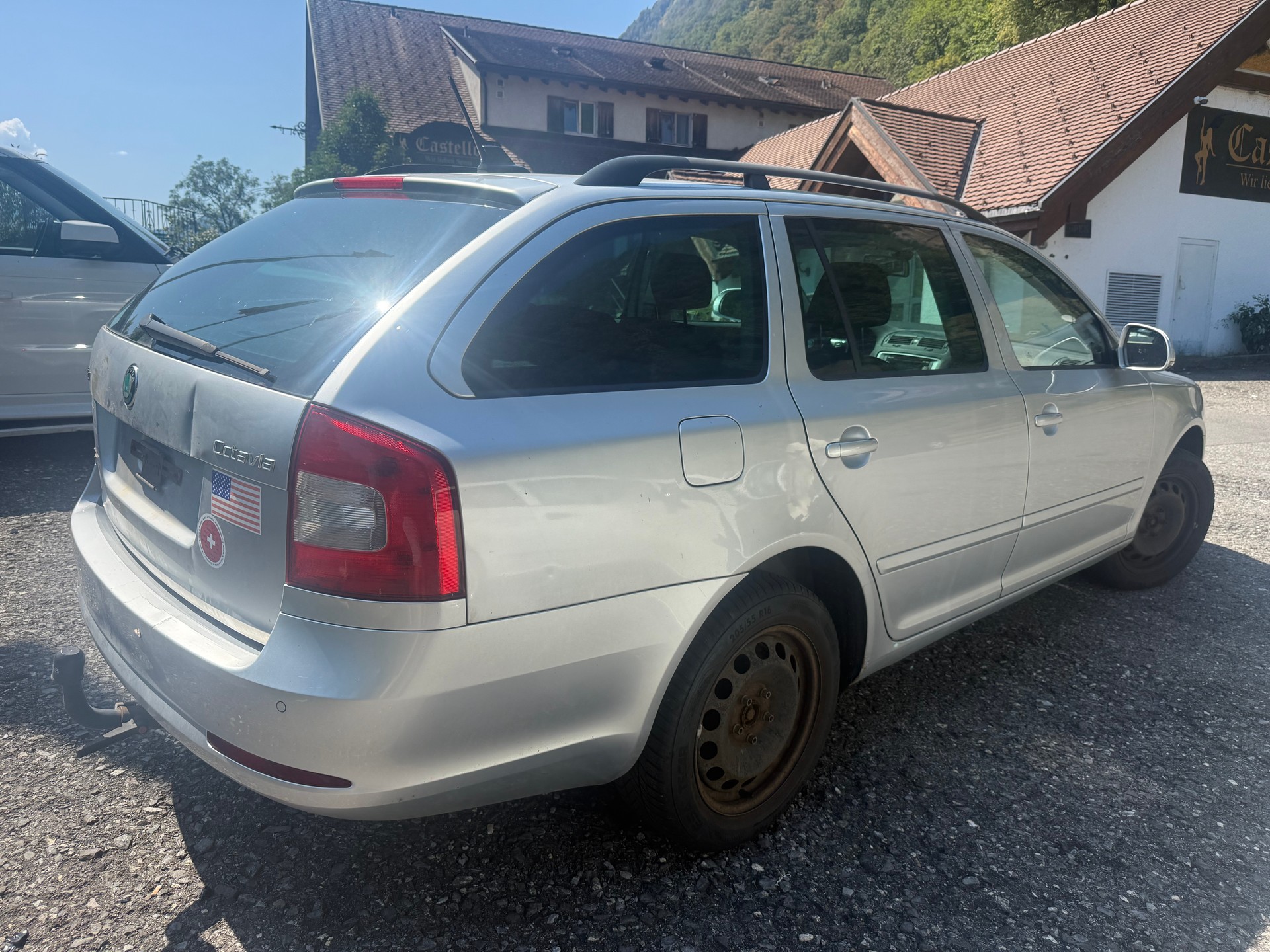SKODA Octavia Combi 2.0 TDI Elegance 4x4-image-3