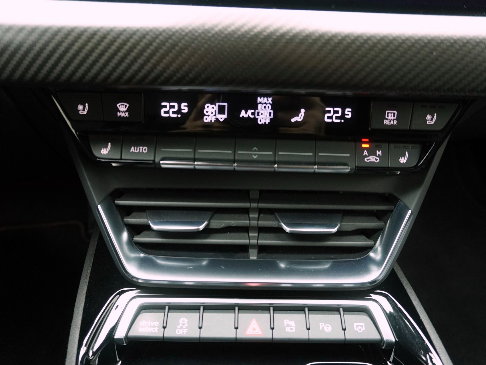 AUDI e-tron GT RS quattro **Carbon Optik / Hinterachslenkung / Matrix / uvm.**-image-14