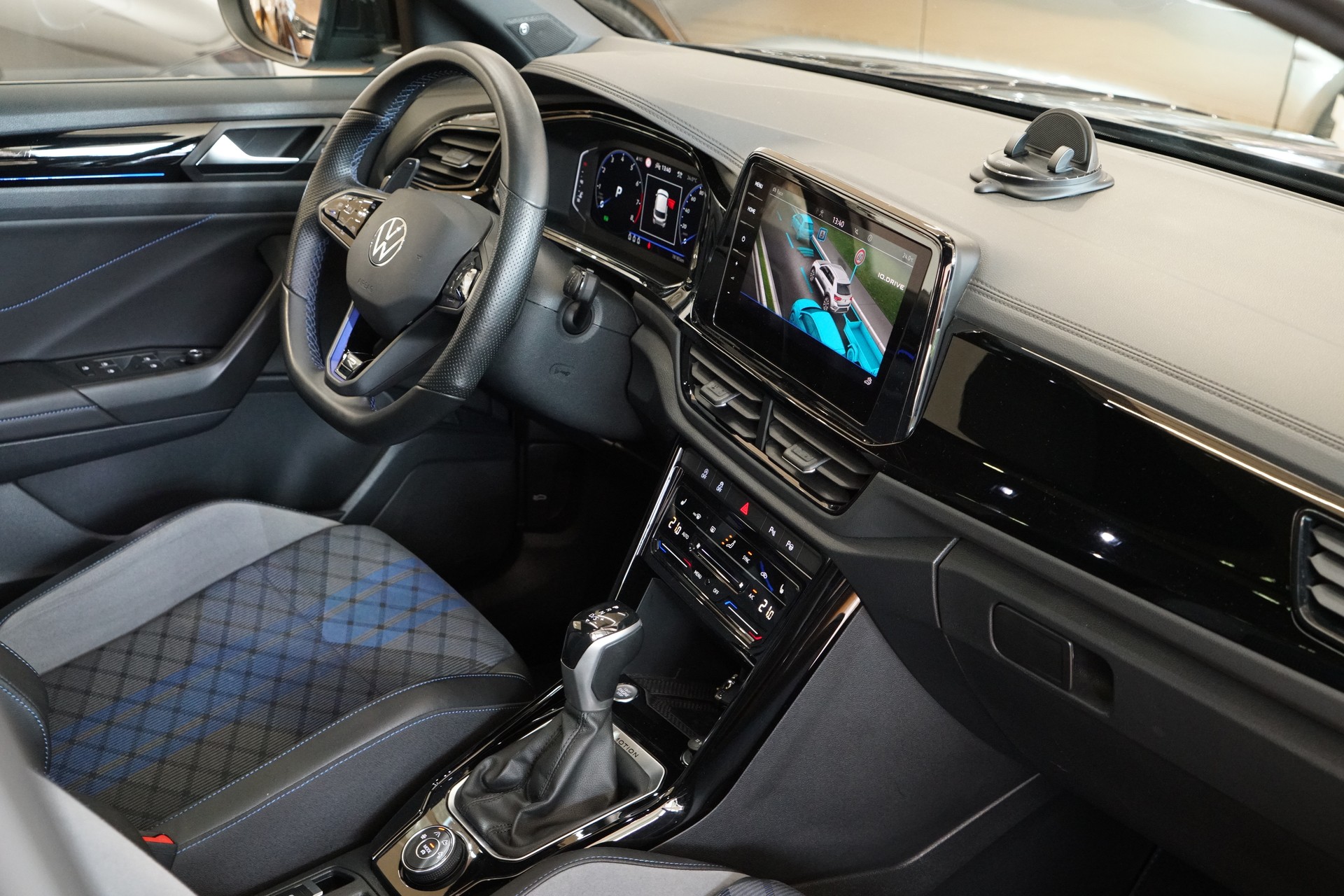VW T-Roc 2.0 TSI R DSG 4Motion-image-19