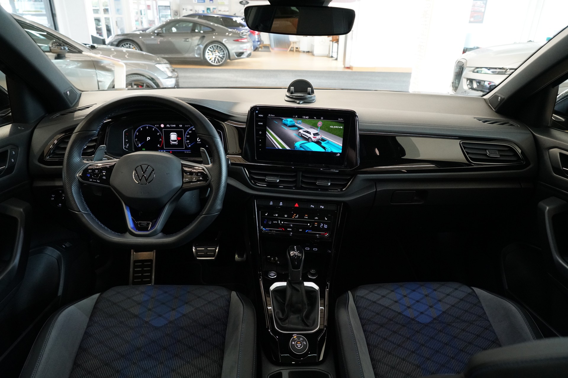 VW T-Roc 2.0 TSI R DSG 4Motion-image-9