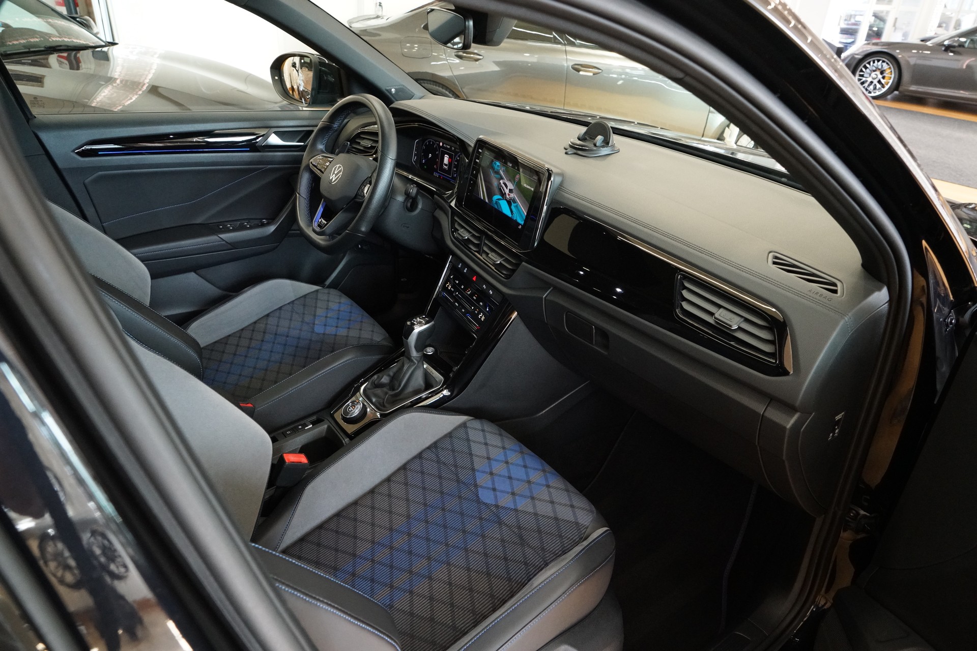 VW T-Roc 2.0 TSI R DSG 4Motion-image-10