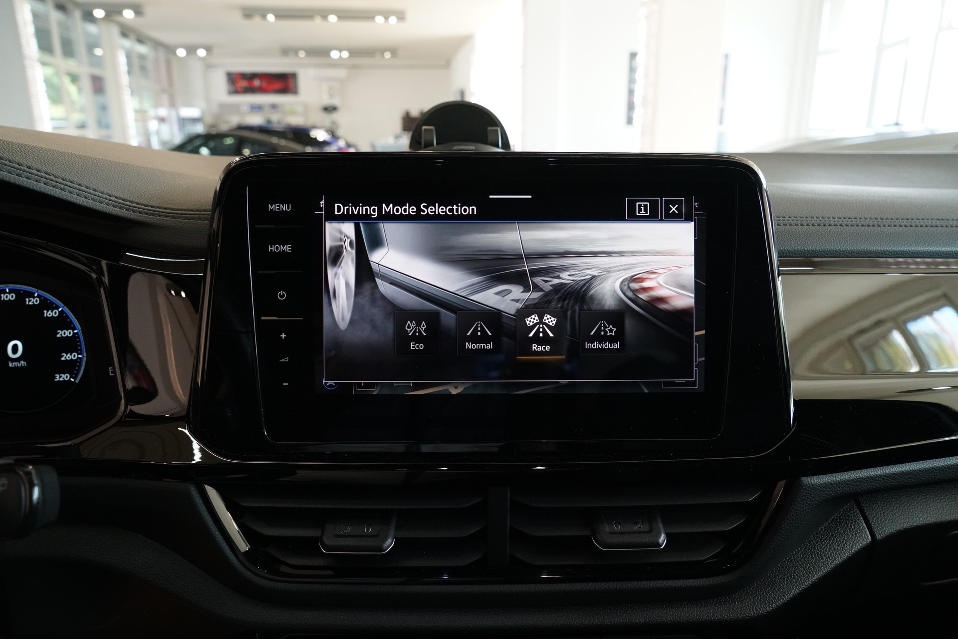 VW T-Roc 2.0 TSI R DSG 4Motion-image-14