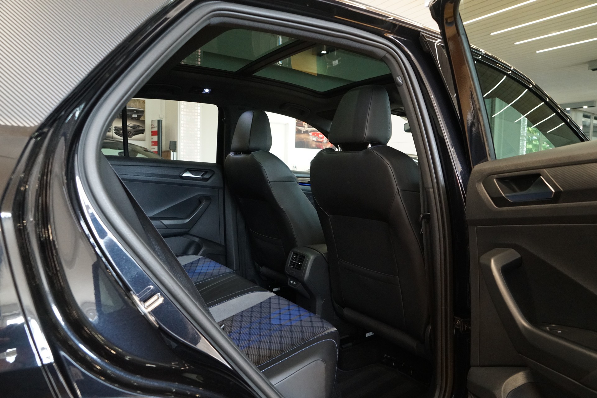 VW T-Roc 2.0 TSI R DSG 4Motion-image-17