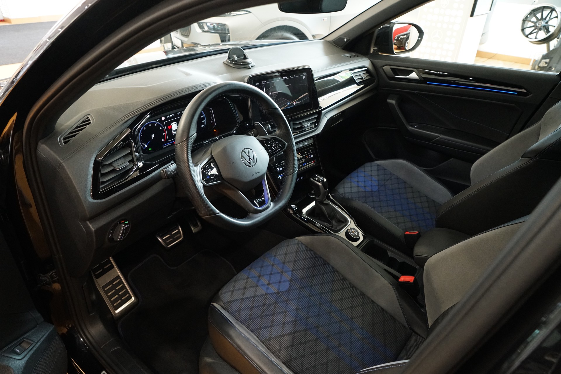 VW T-Roc 2.0 TSI R DSG 4Motion-image-8
