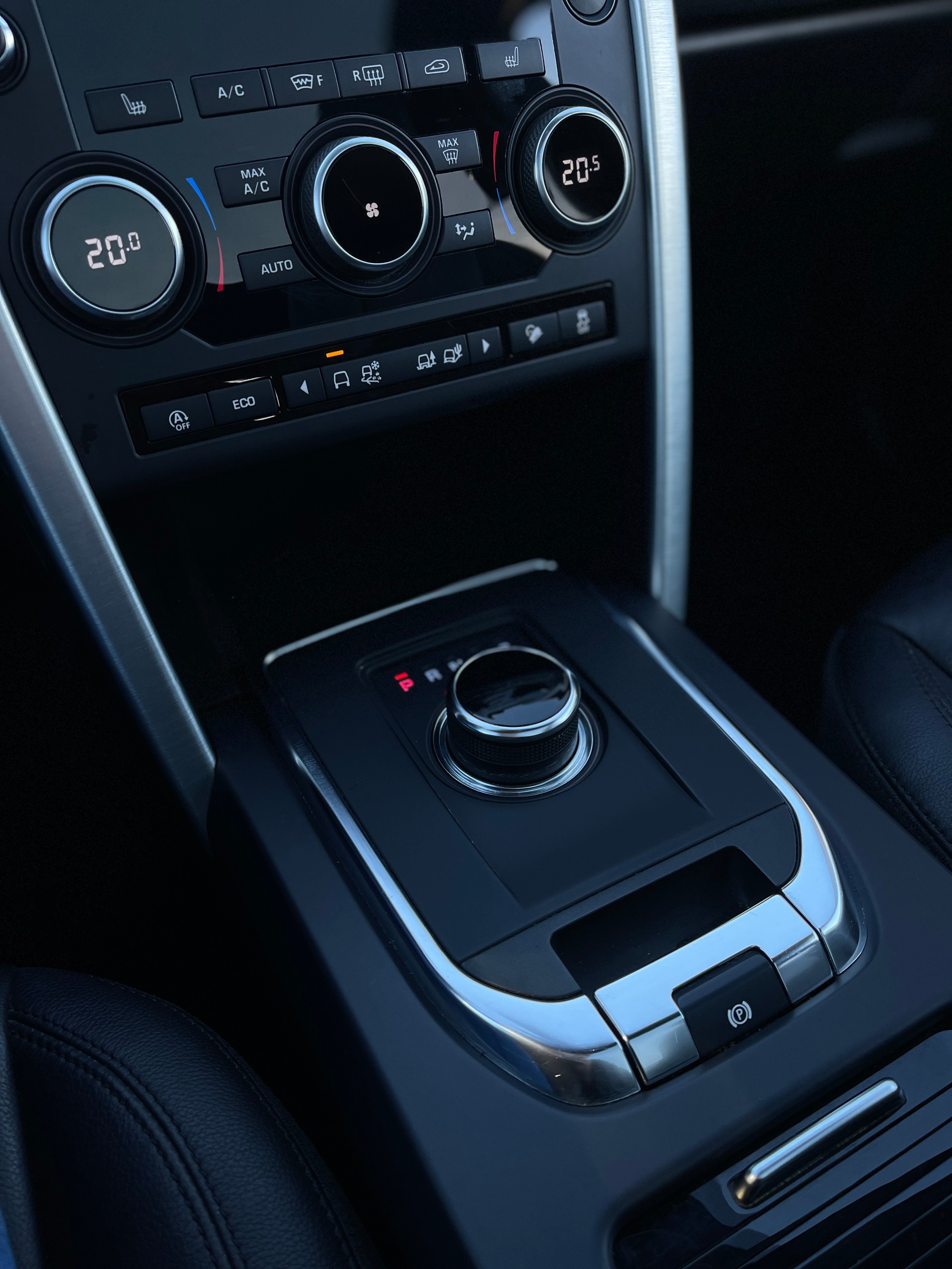 LAND ROVER Discovery Sport 2.0 Si4 SE AT9-image-9