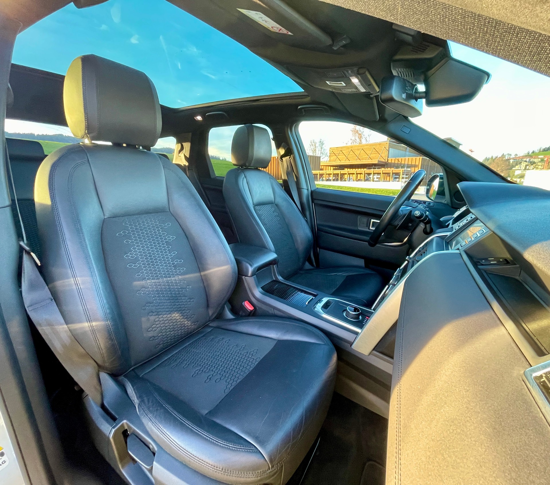 LAND ROVER Discovery Sport 2.0 Si4 SE AT9-image-5