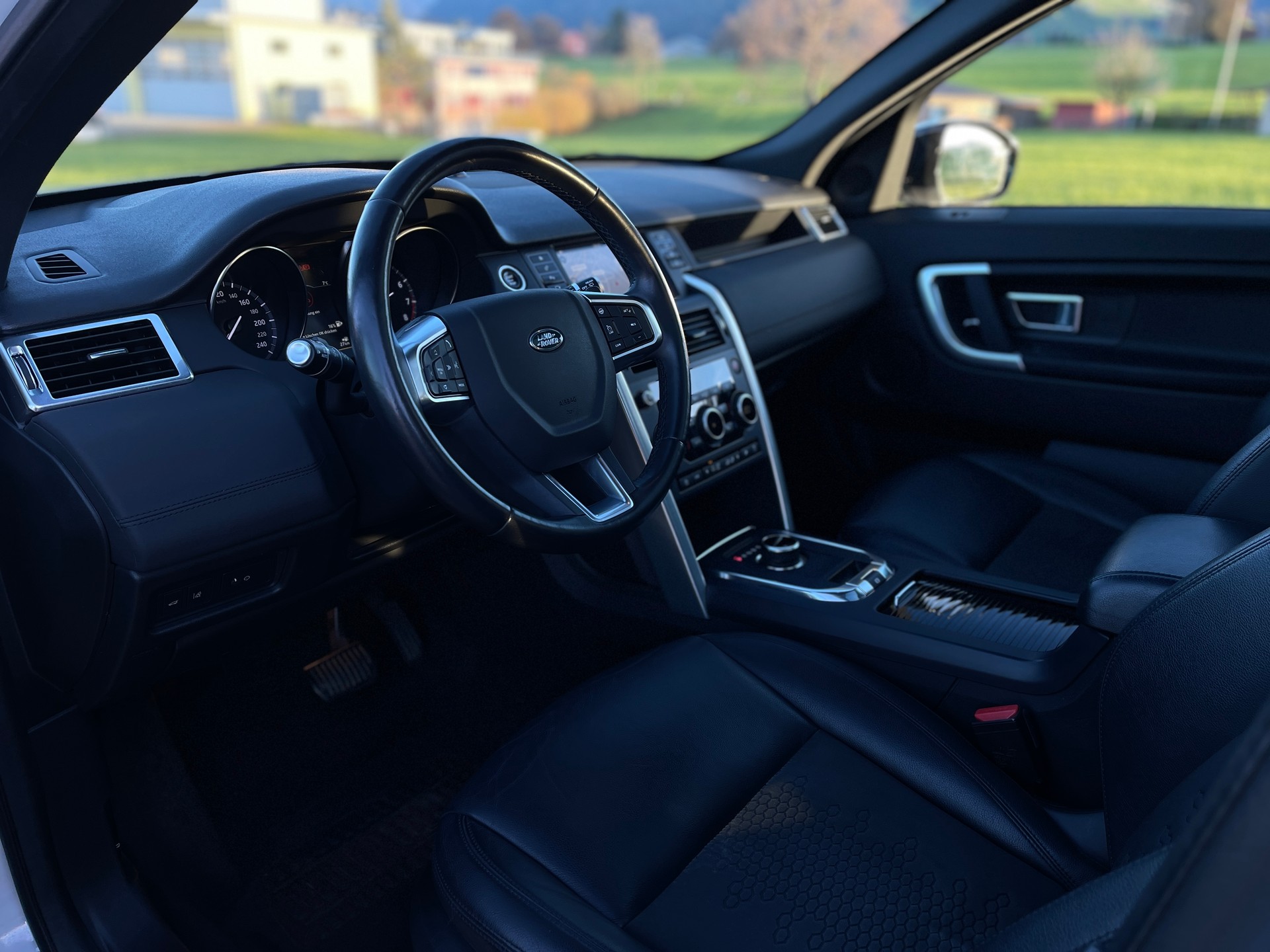 LAND ROVER Discovery Sport 2.0 Si4 SE AT9-image-3