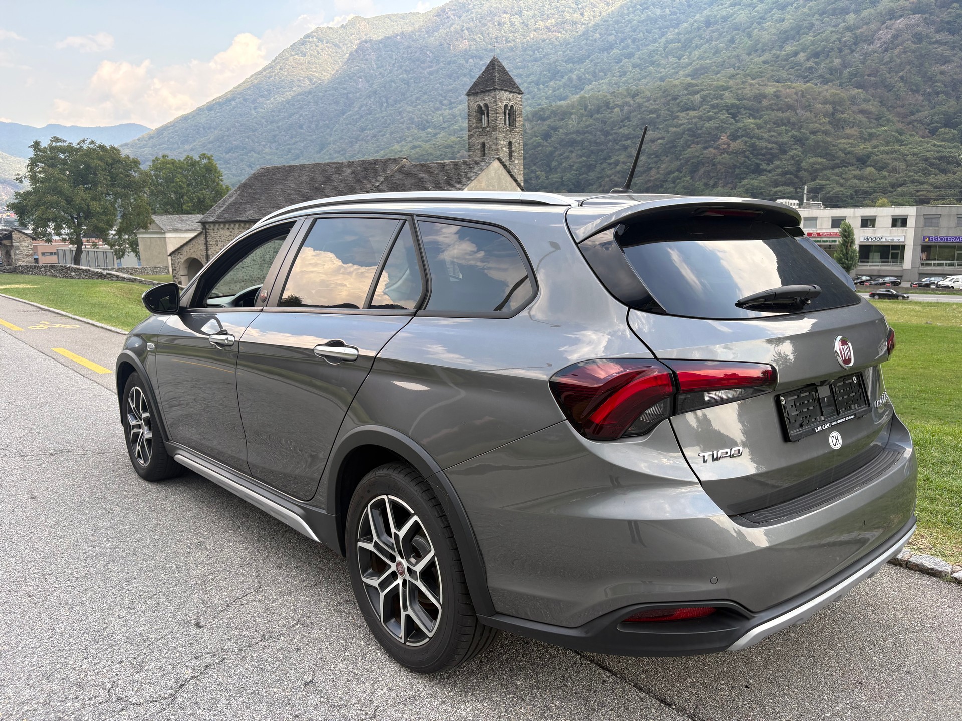 FIAT Tipo 1.6MJ Station Wagon Cross-image-2