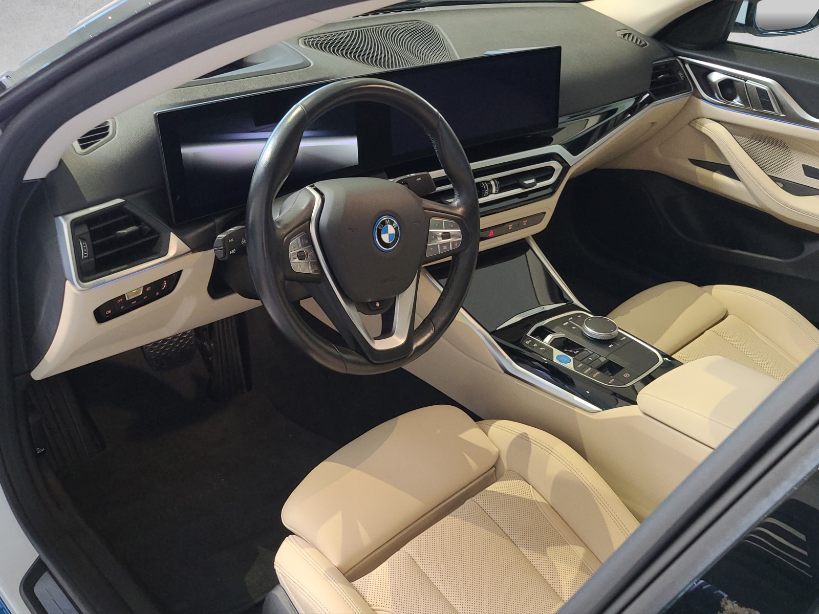 BMW i4 eDrive 40-image-6