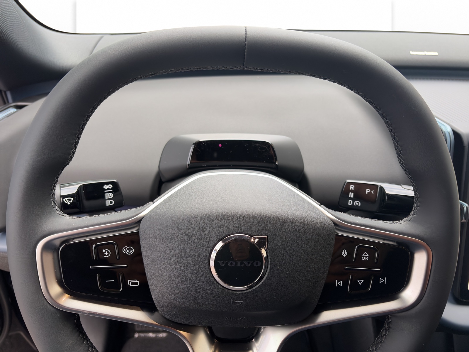 VOLVO EX30 P5 Longe Range XCENTRIC Black Edition-image-10