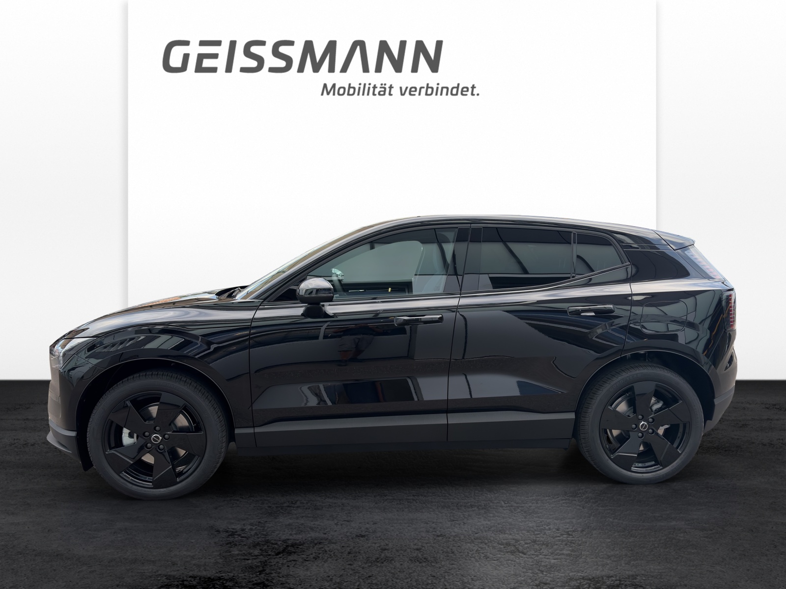 VOLVO EX30 P5 Longe Range XCENTRIC Black Edition-image-2