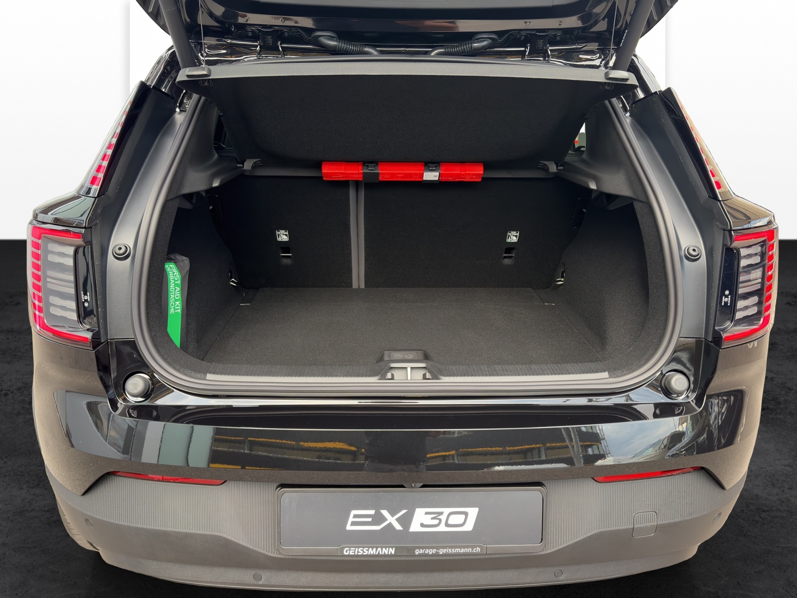 VOLVO EX30 P5 Longe Range XCENTRIC Black Edition-image-18