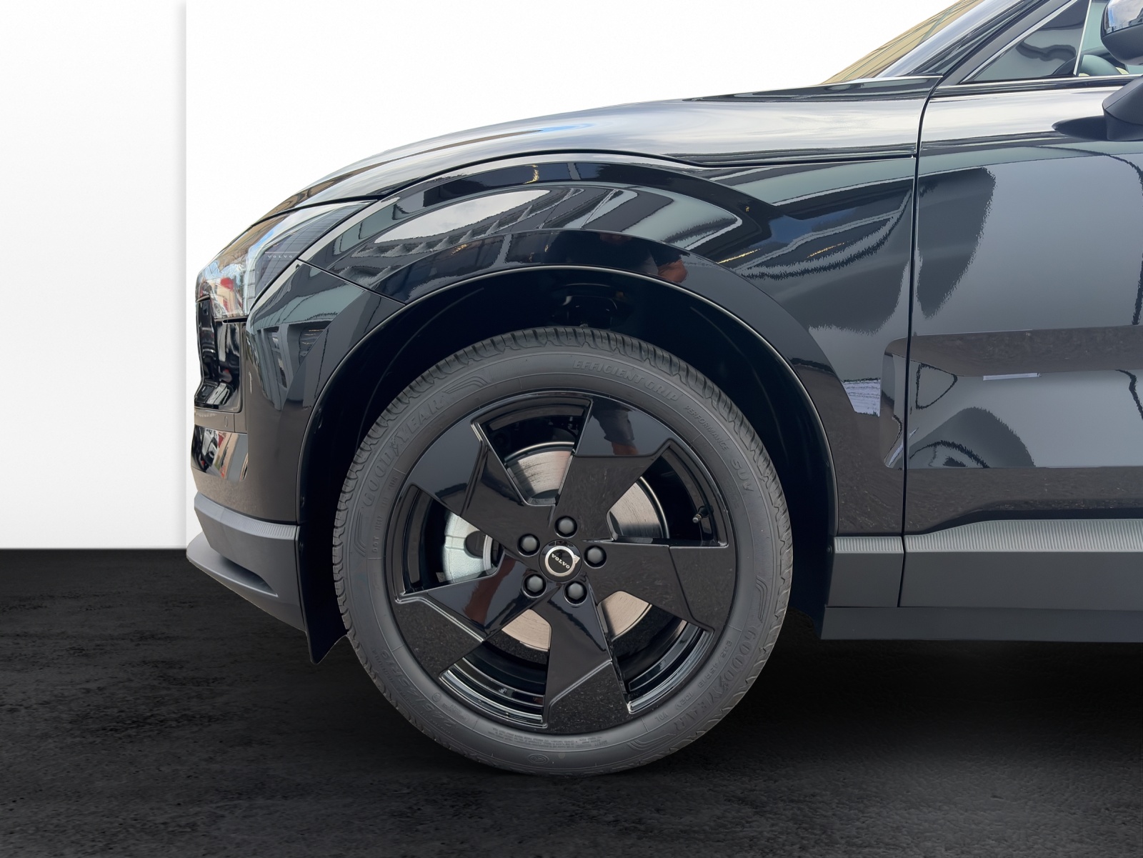 VOLVO EX30 P5 Longe Range XCENTRIC Black Edition-image-19