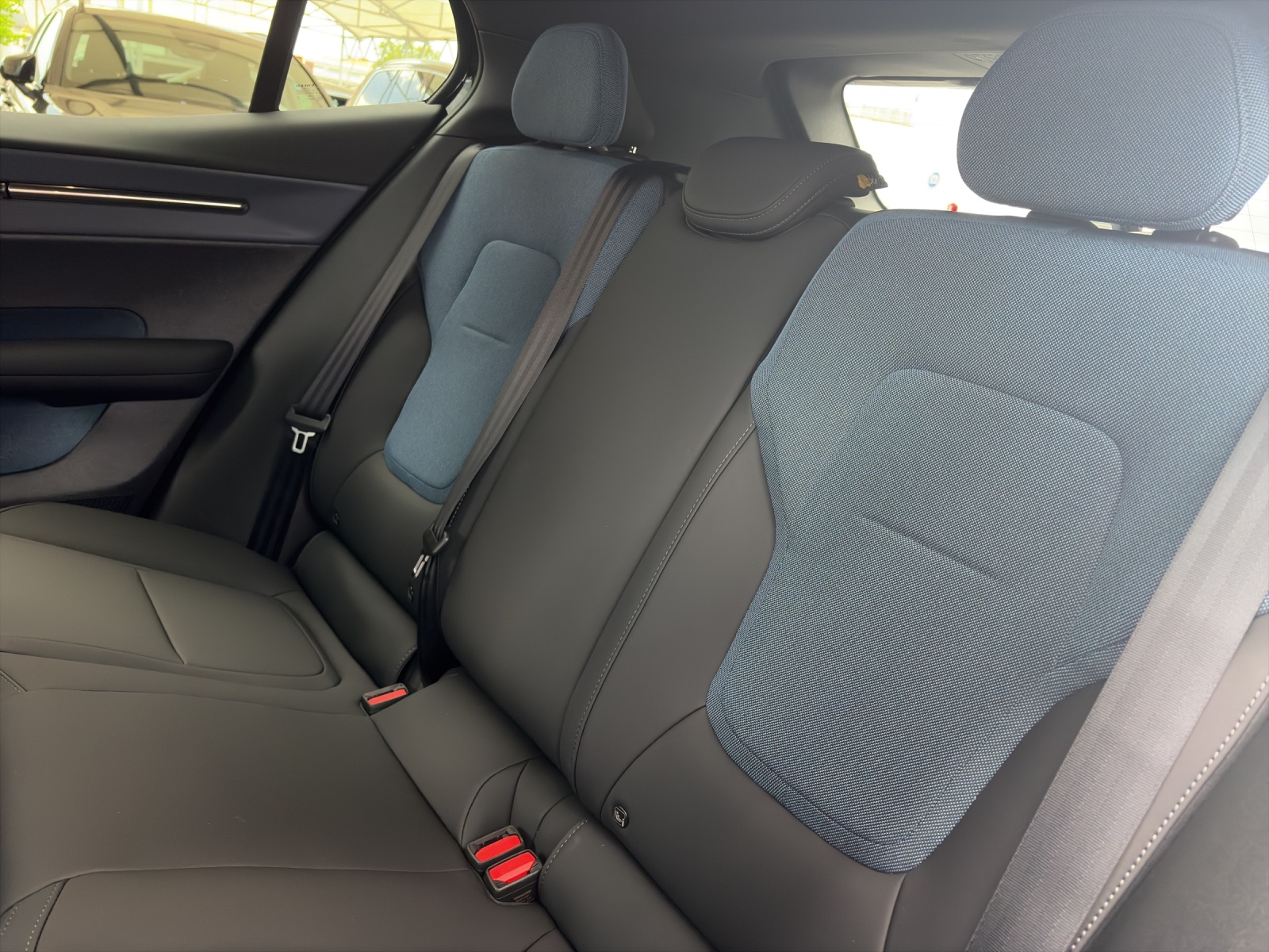 VOLVO EX30 P5 Longe Range XCENTRIC Black Edition-image-15