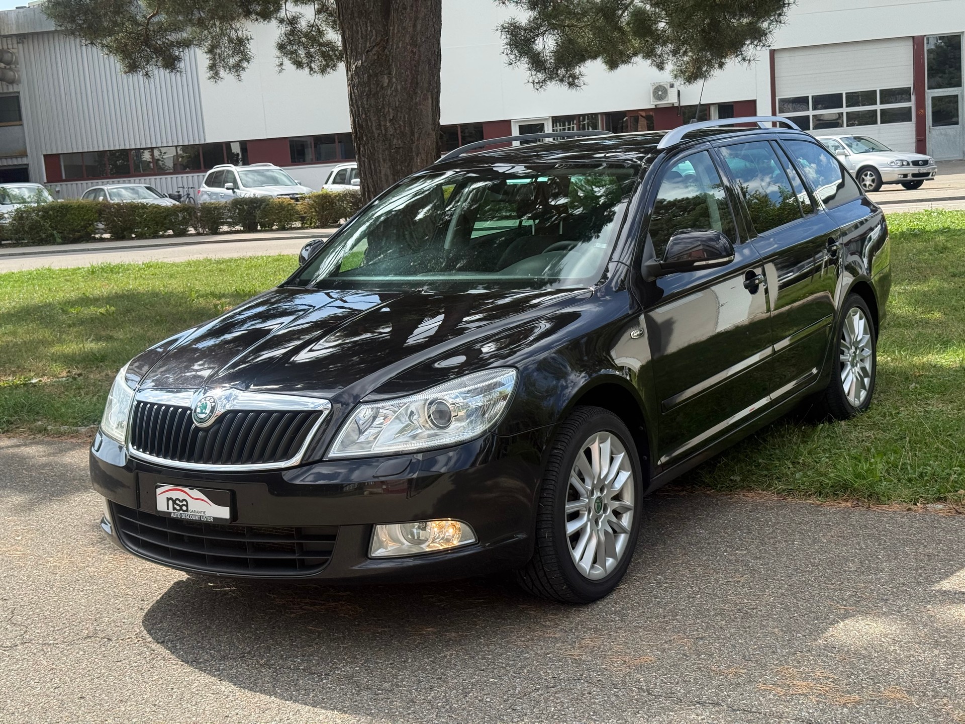 SKODA Octavia Combi 1.8 TSI Ambition DSG-image-2