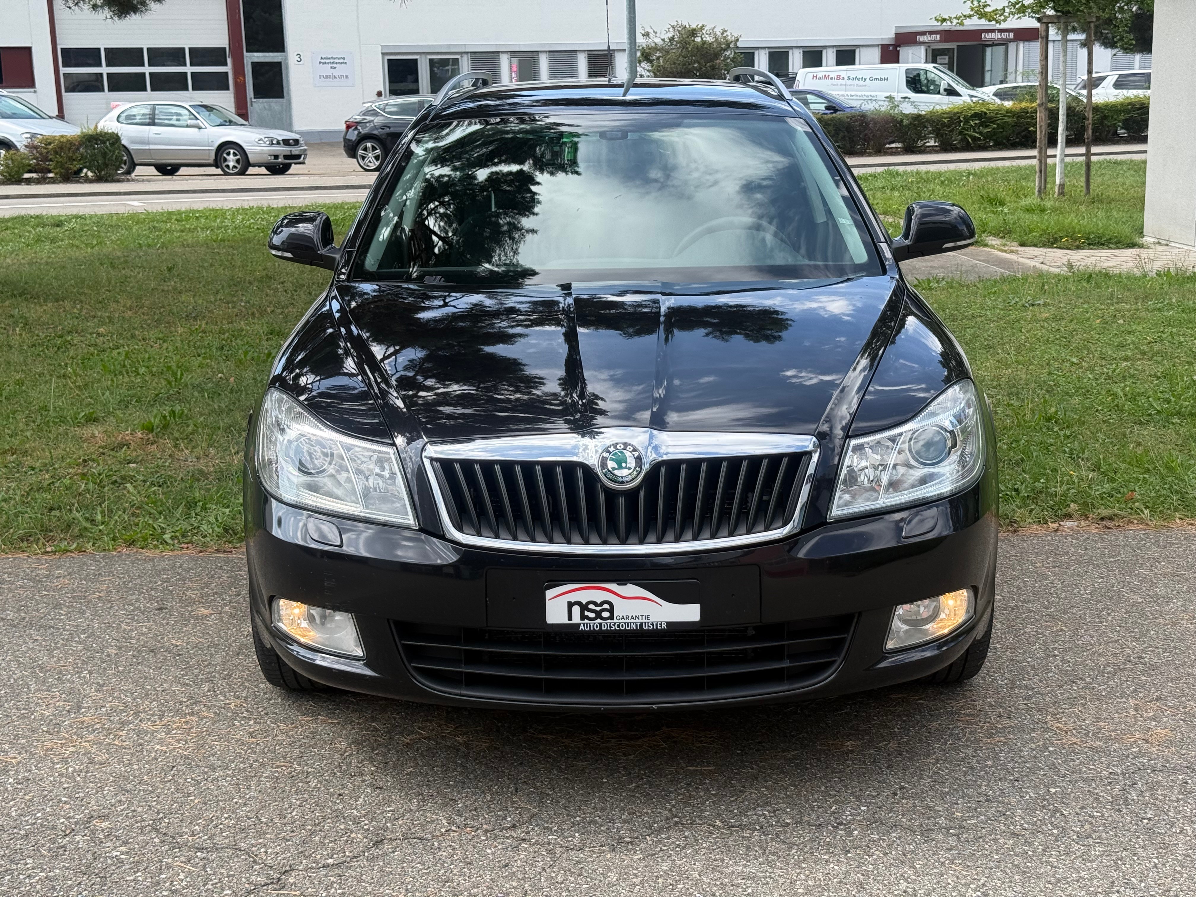SKODA Octavia Combi 1.8 TSI Ambition DSG — slika 1