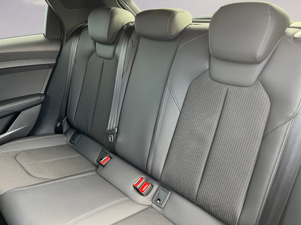 AUDI A1 Sportback 30 TFSI S Line Attraction S-tronic-image-15