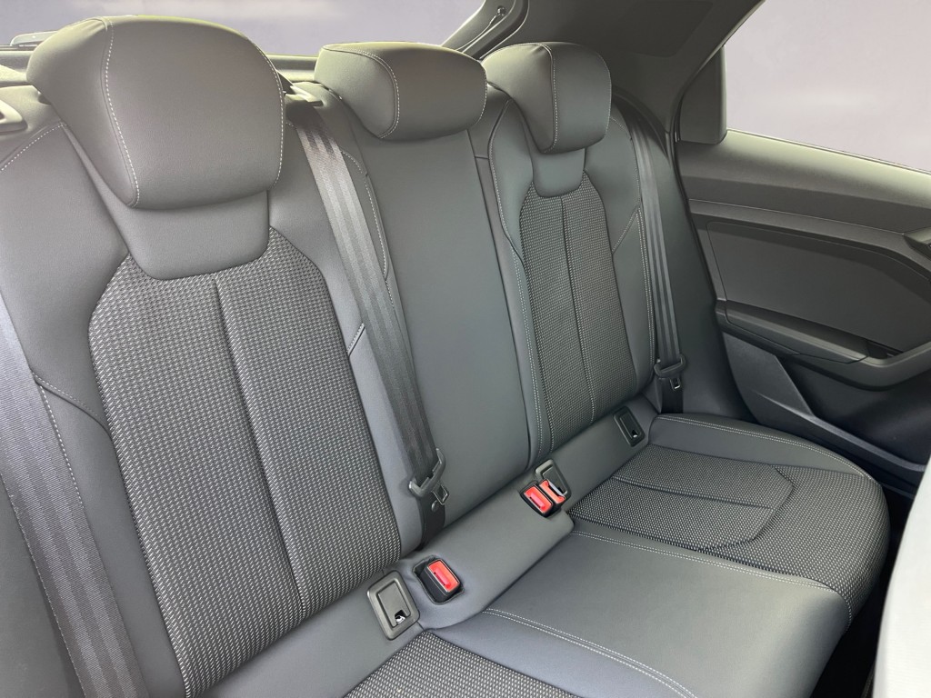 AUDI A1 Sportback 30 TFSI S Line Attraction S-tronic-image-17