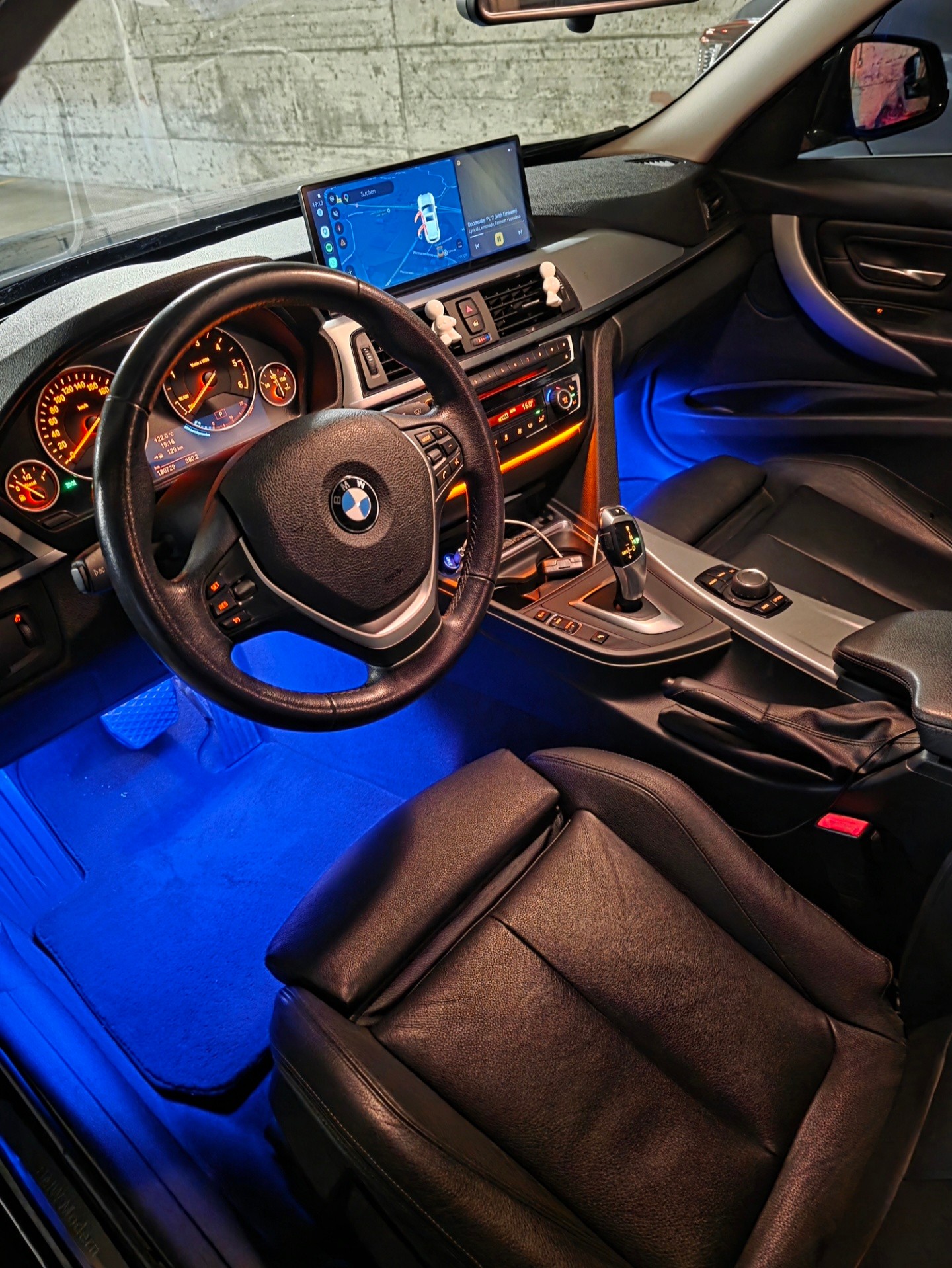 BMW 320d-image-6