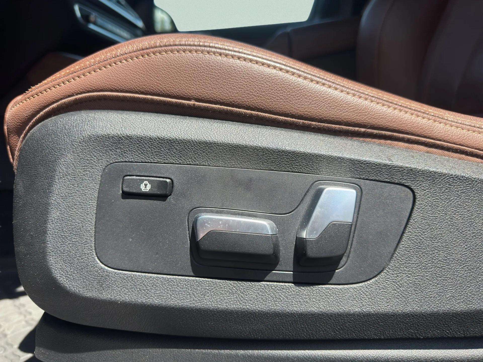 BMW X5 xDrive 40i Steptronic-image-12